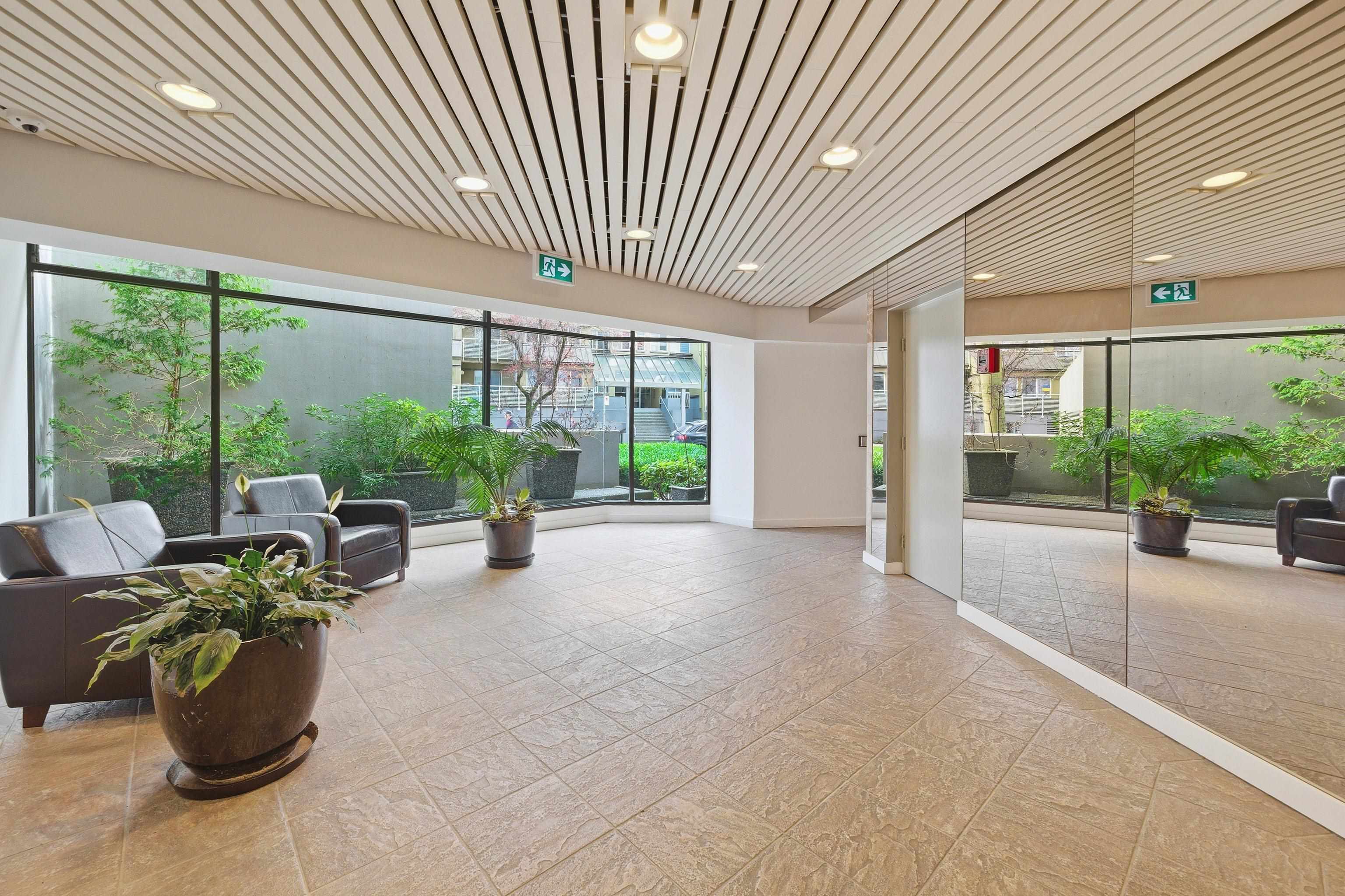 533 666 Leg In Boot Square - MLS&reg; # R3107964