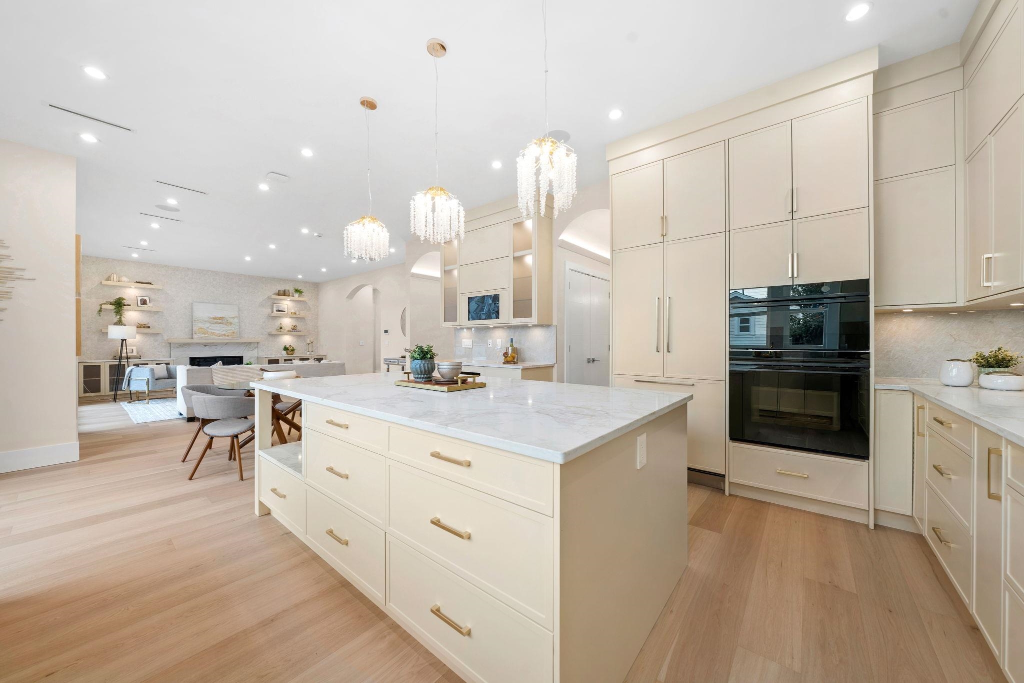  361 22nd Street - MLS&reg; # R3108347
