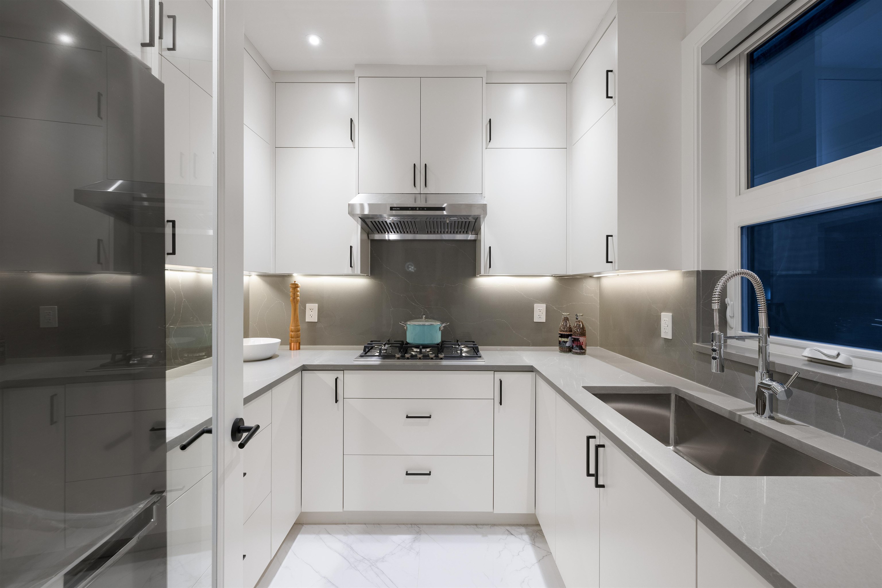  838 14th Street - MLS&reg; # R3110998