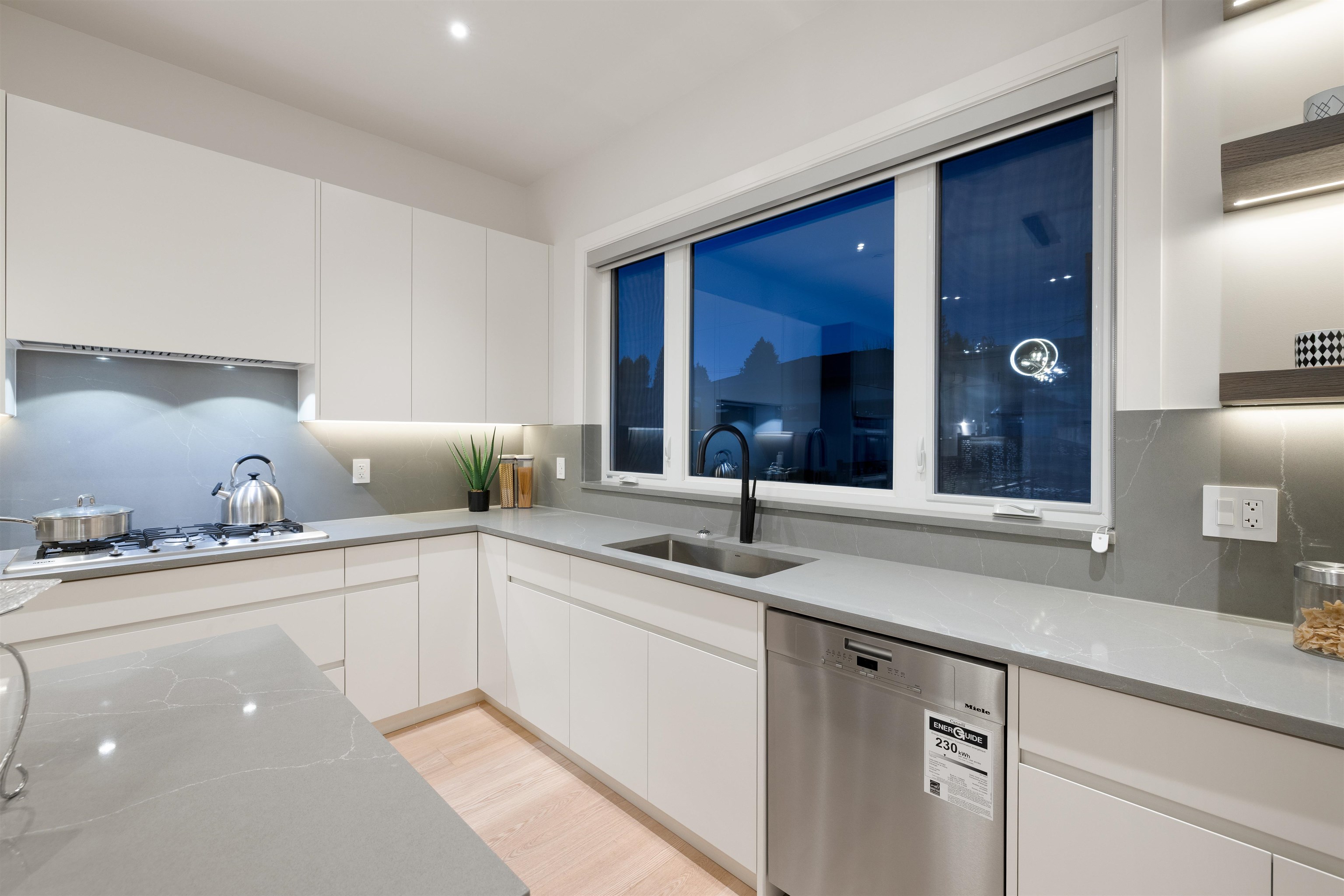  838 14th Street - MLS&reg; # R3110998