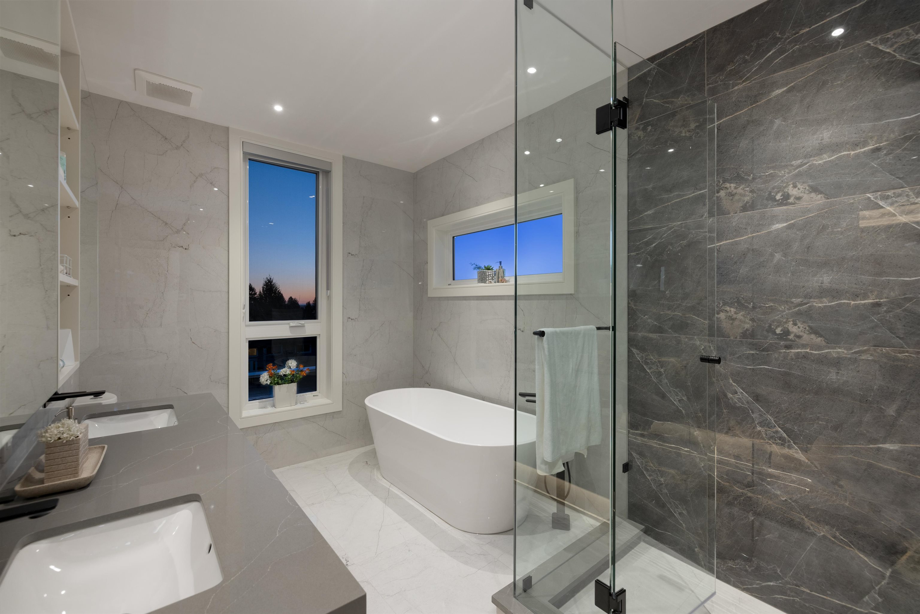  838 14th Street - MLS&reg; # R3110998