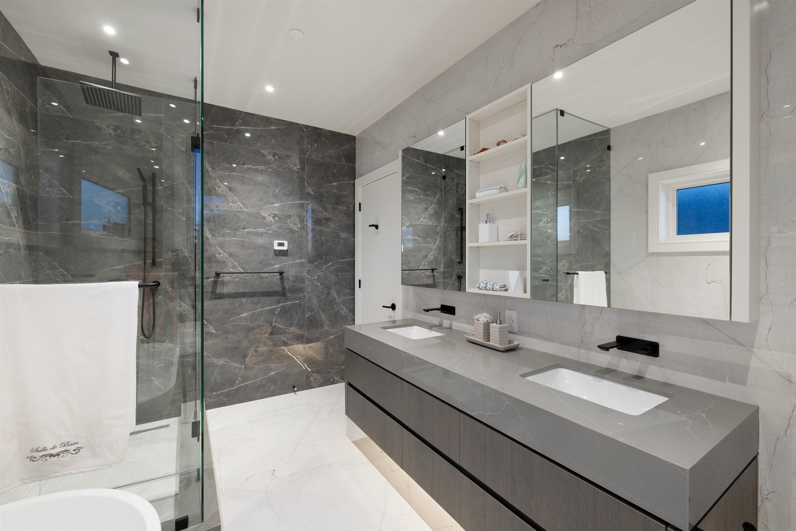  838 14th Street - MLS&reg; # R3110998