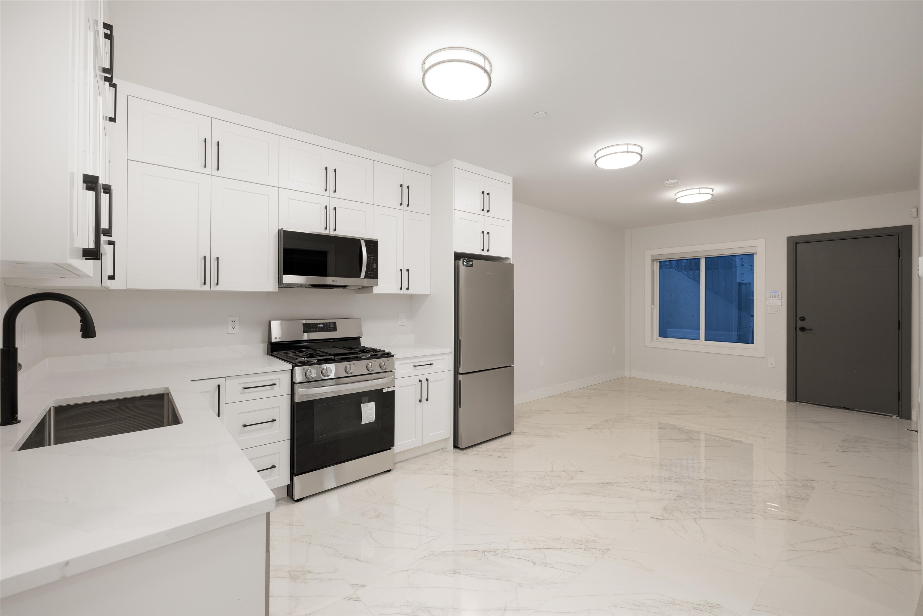  838 14th Street - MLS&reg; # R3110998