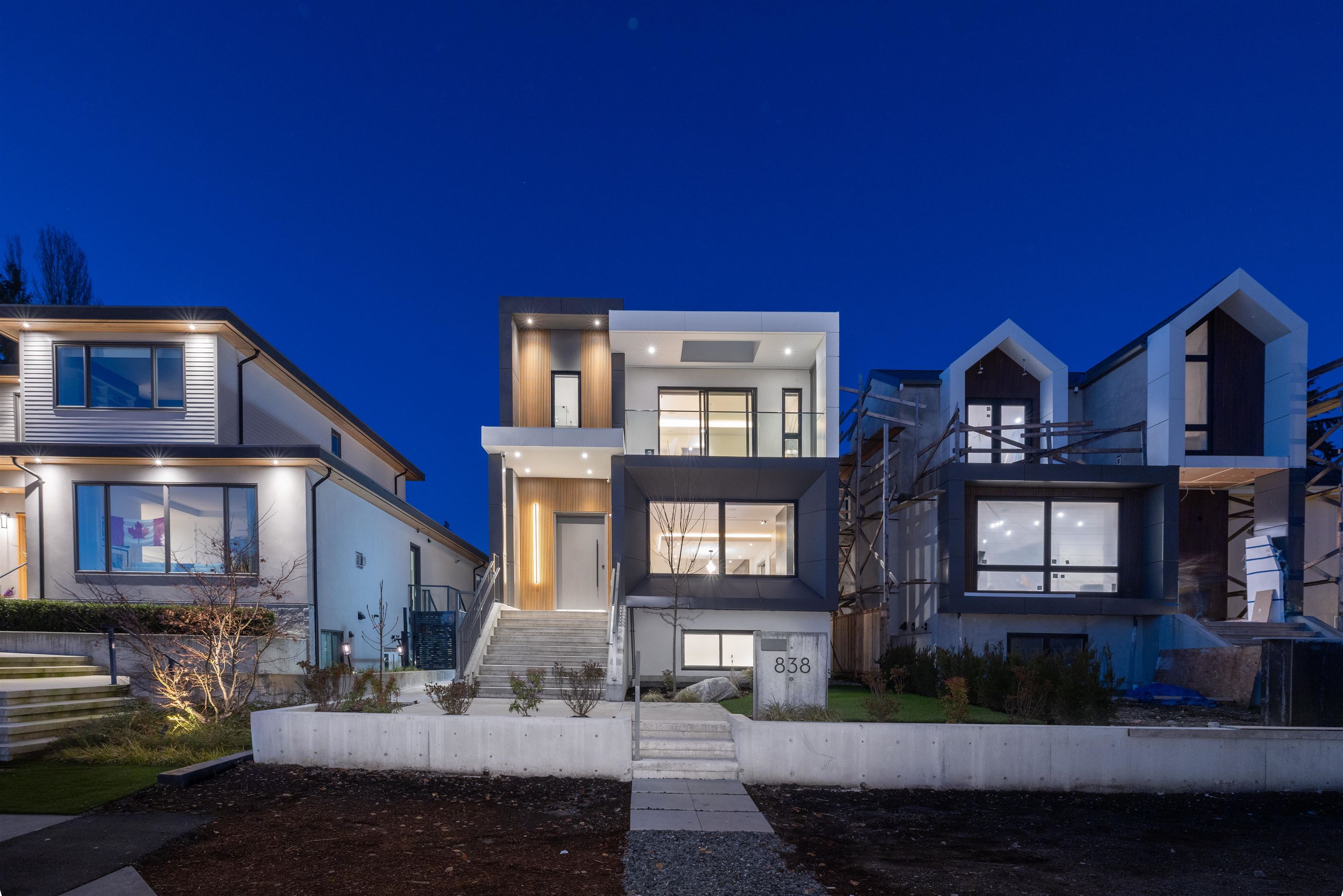  838 14th Street - MLS&reg; # R3110998