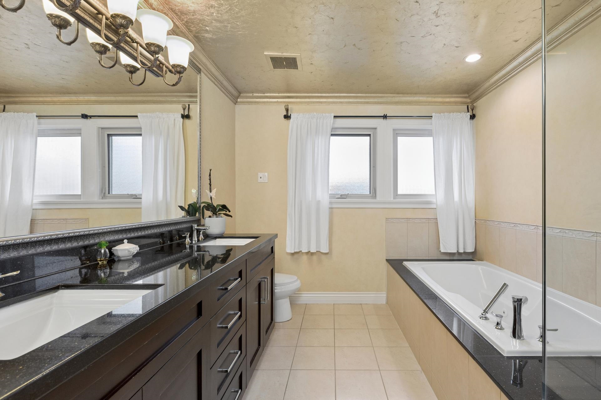  418 13th Street - MLS&reg; # R3112124