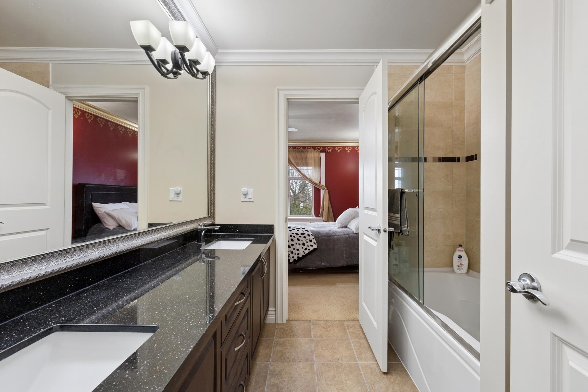  418 13th Street - MLS&reg; # R3112124
