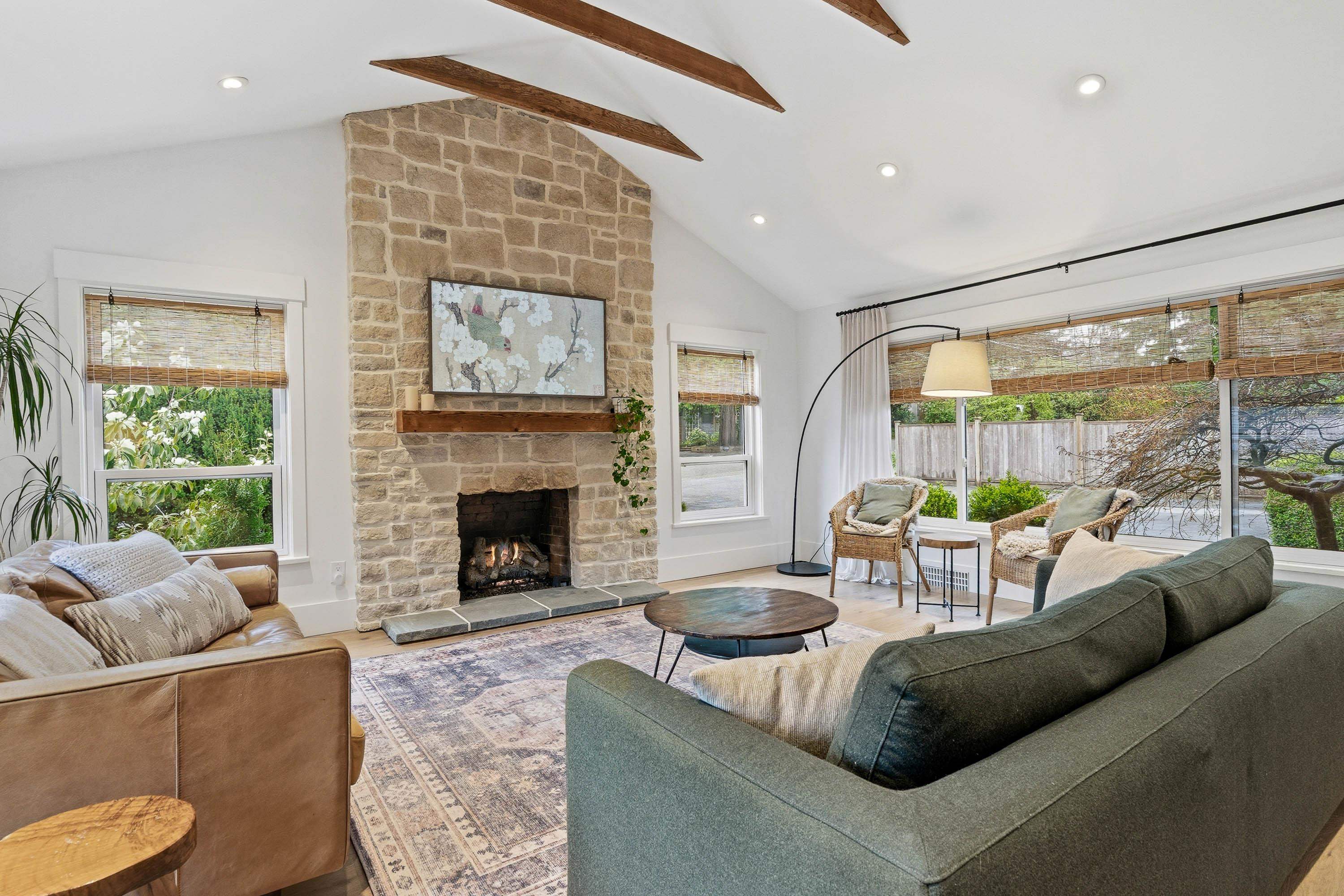  1335 Ridgewood Drive - MLS&reg; # R3113138