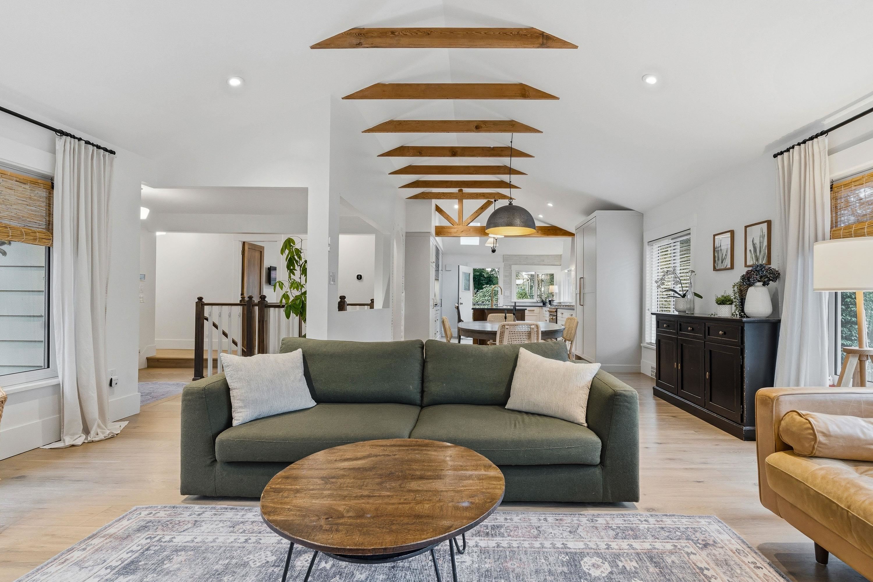 1335 Ridgewood Drive - MLS&reg; # R3113138
