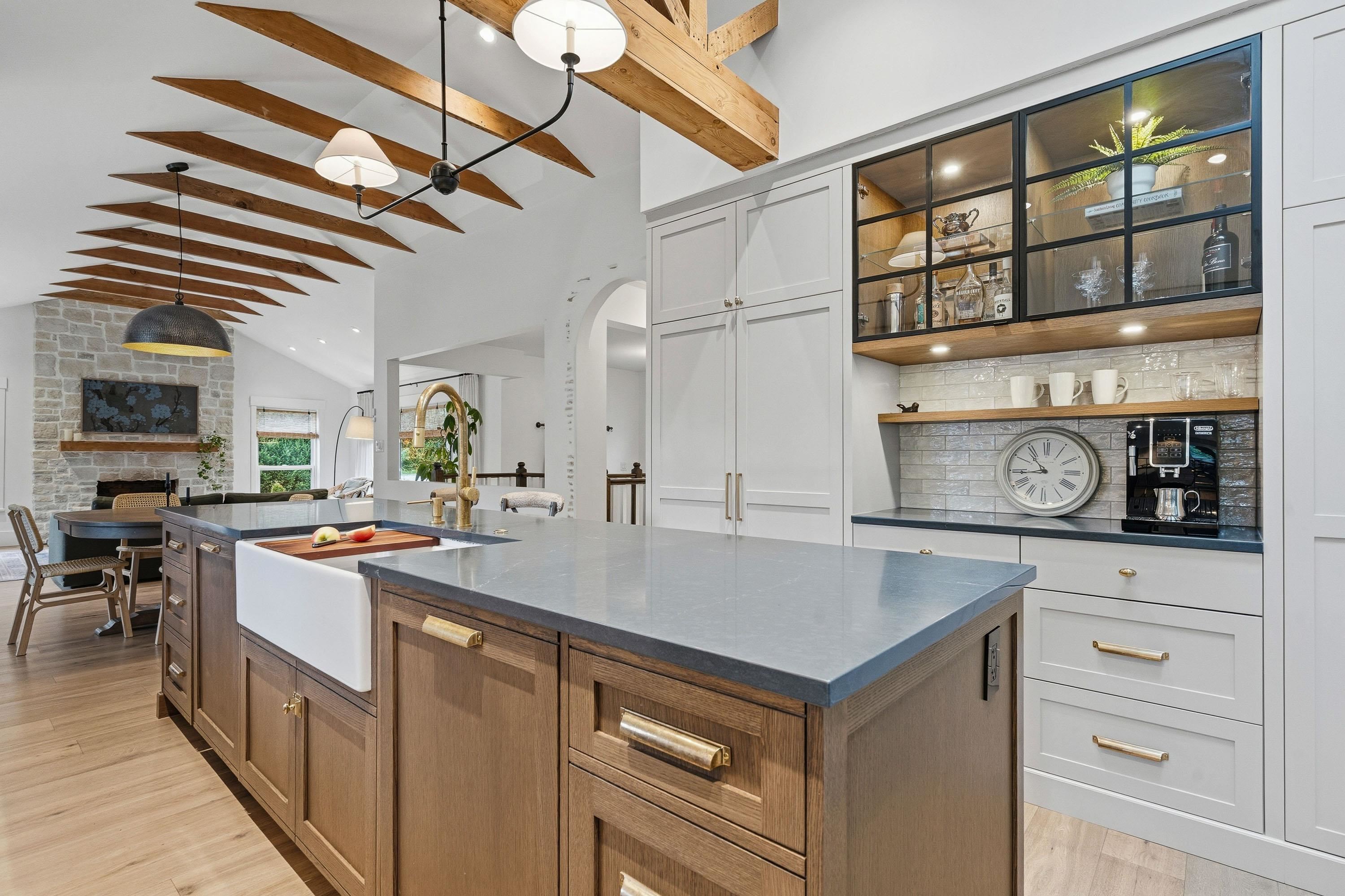  1335 Ridgewood Drive - MLS&reg; # R3113138