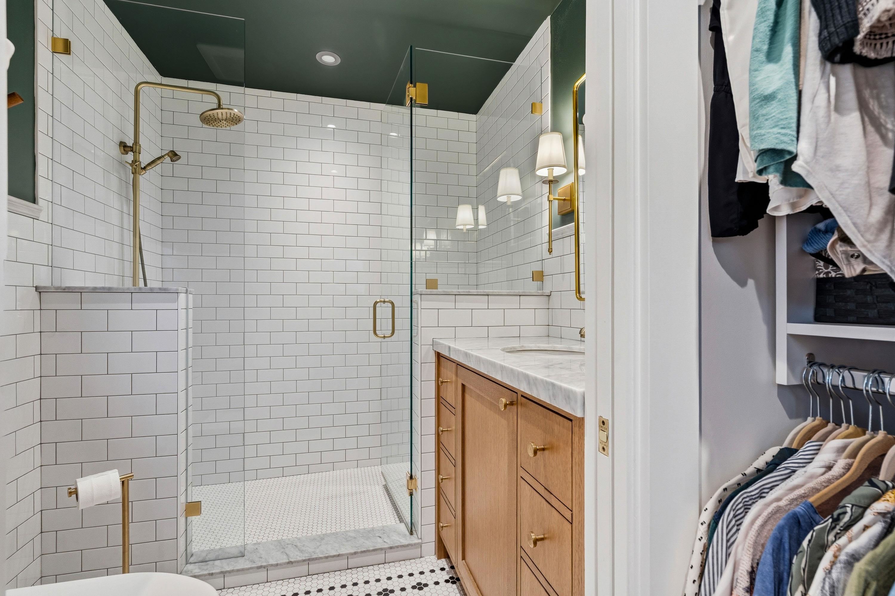  1335 Ridgewood Drive - MLS&reg; # R3113138
