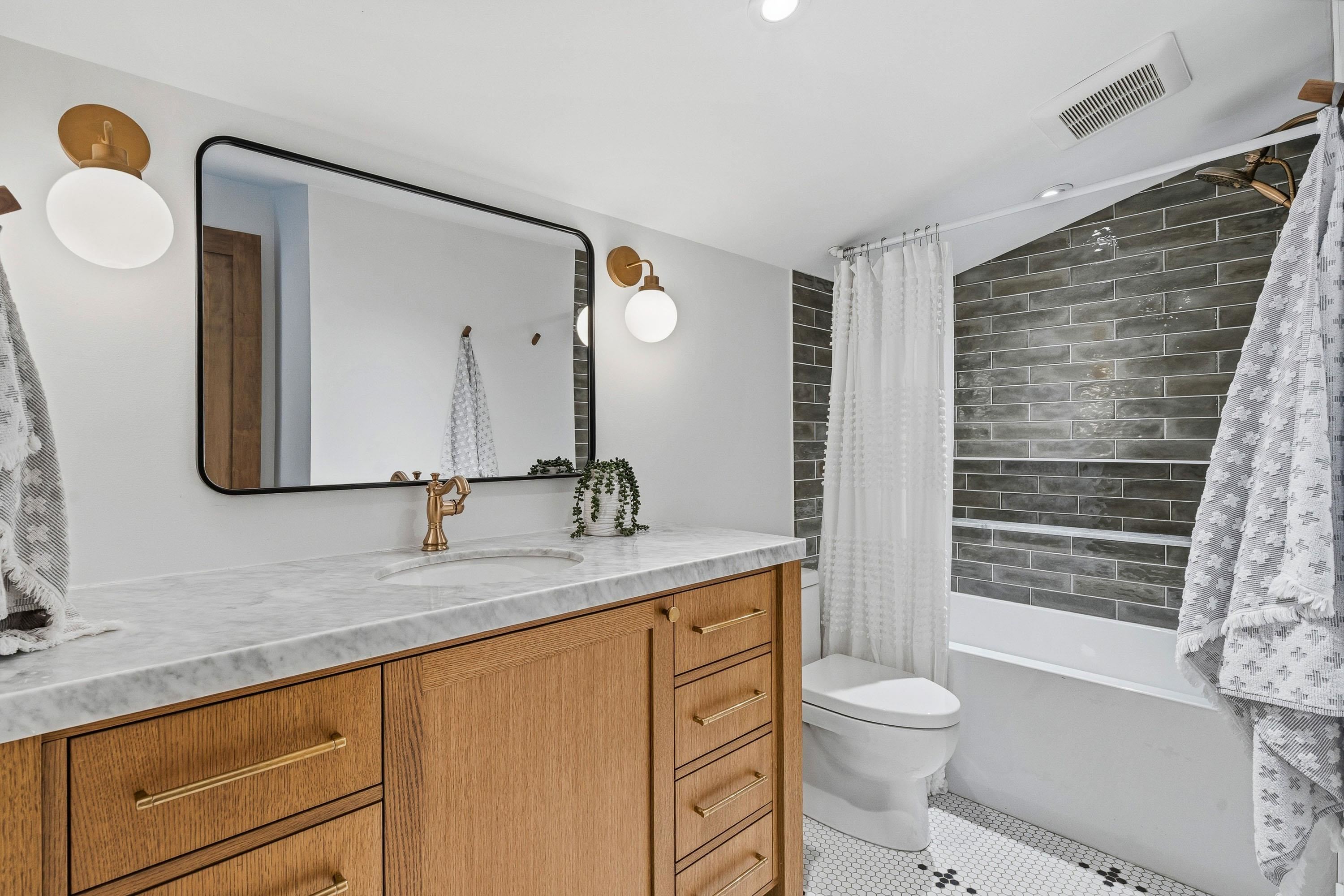  1335 Ridgewood Drive - MLS&reg; # R3113138