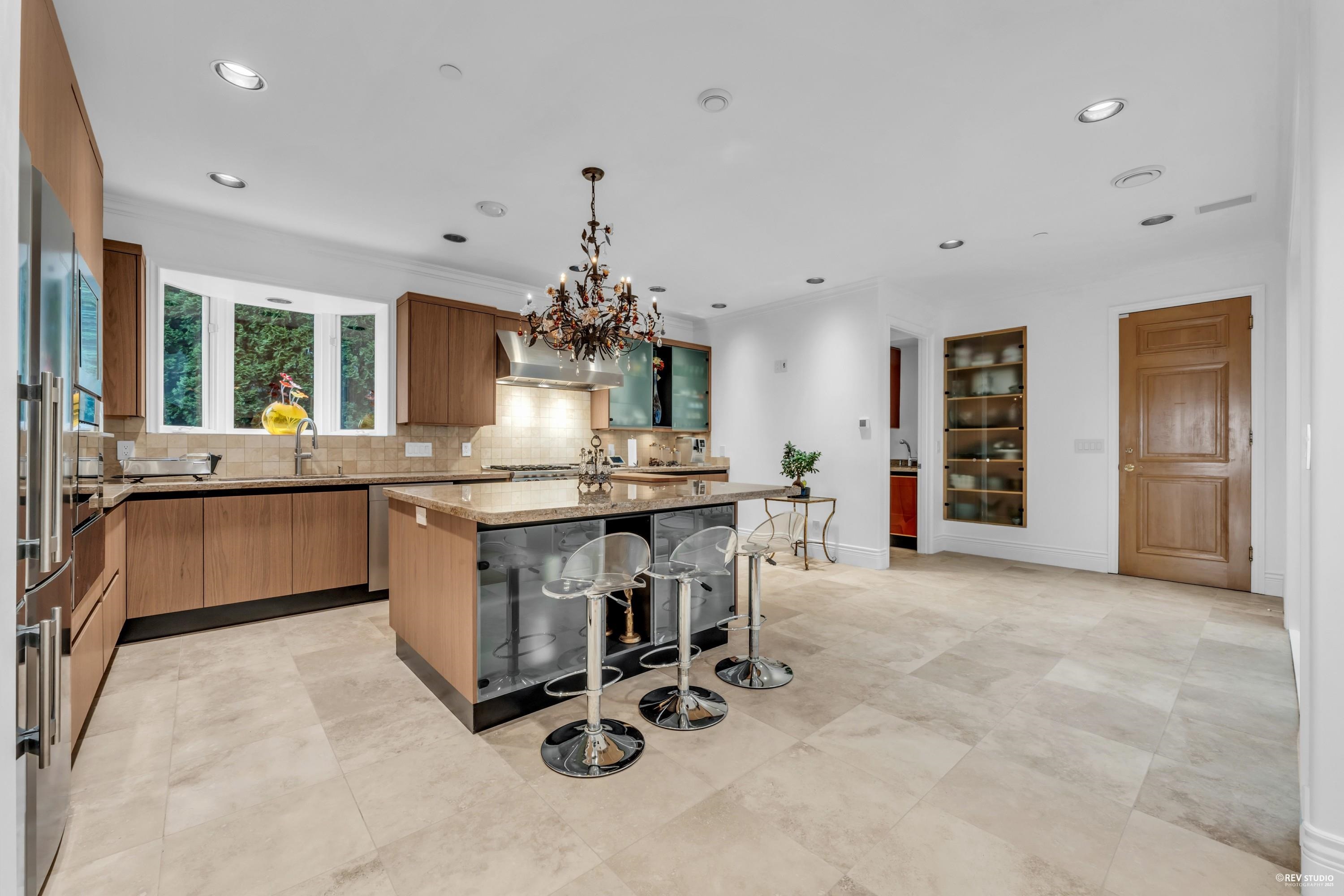  1525 Errigal Place - MLS&reg; # R3115117