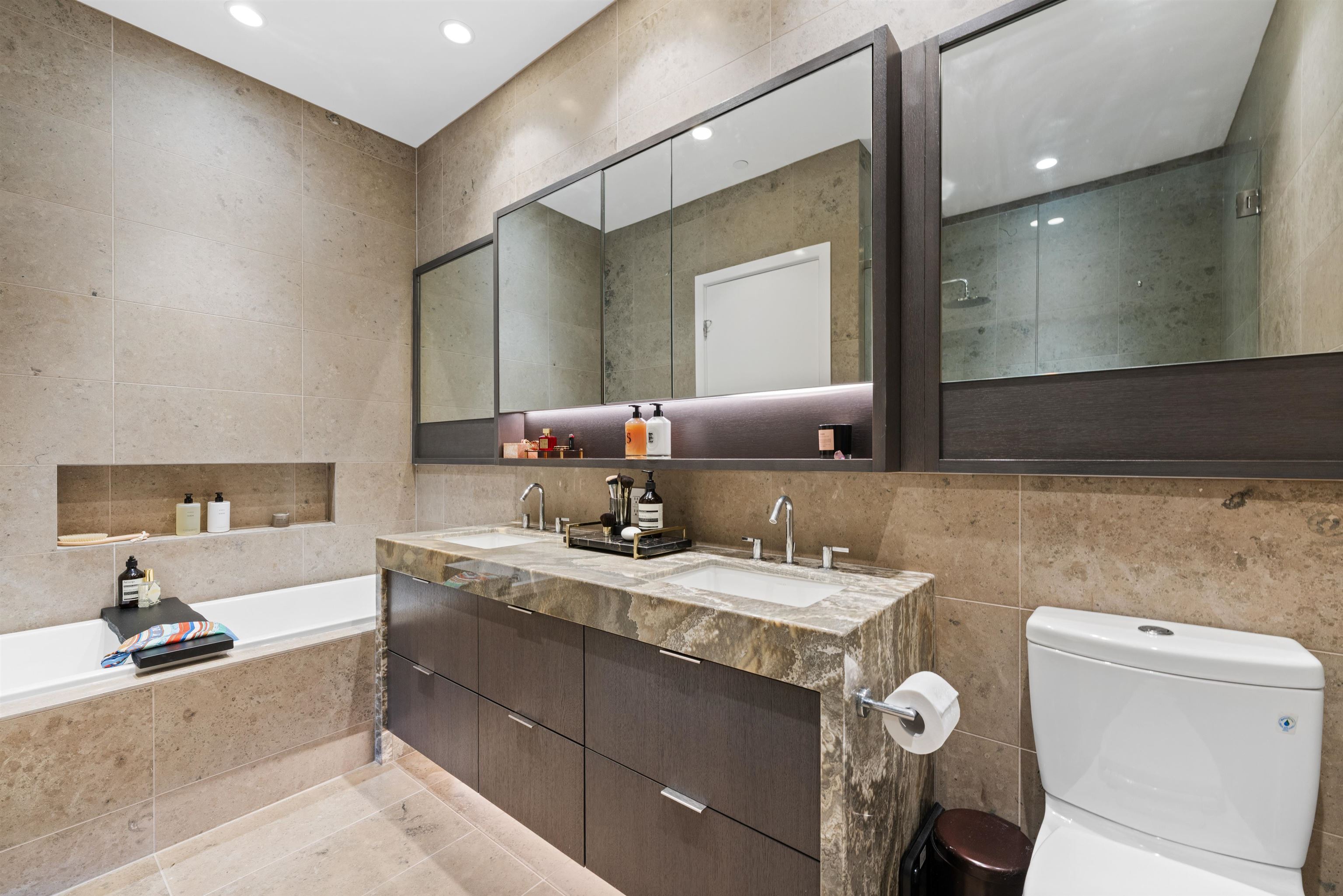2403 125 14th Street - MLS&reg; # R3116503