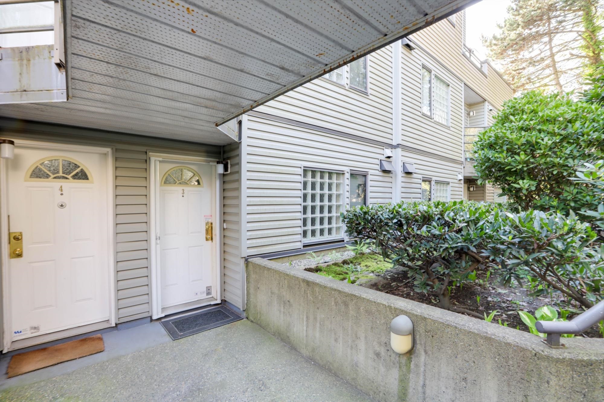 3 2150 Marine Drive - MLS&reg; # R3117097