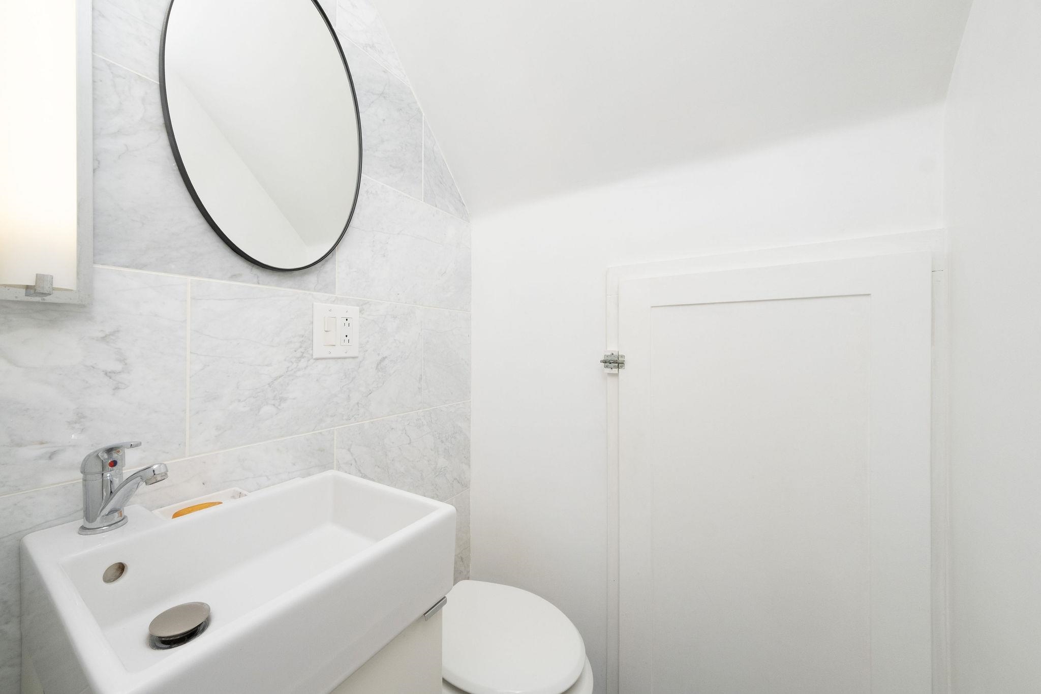  1075 Gladwin Drive - MLS&reg; # R3121554