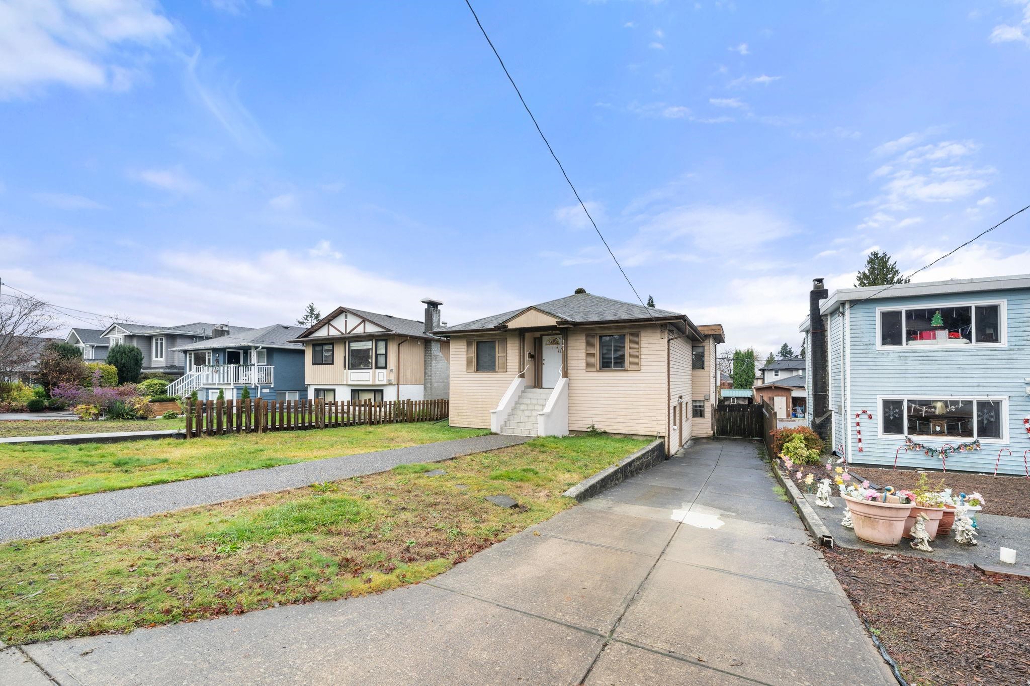 741 14th Street - MLS&reg; # R3121928