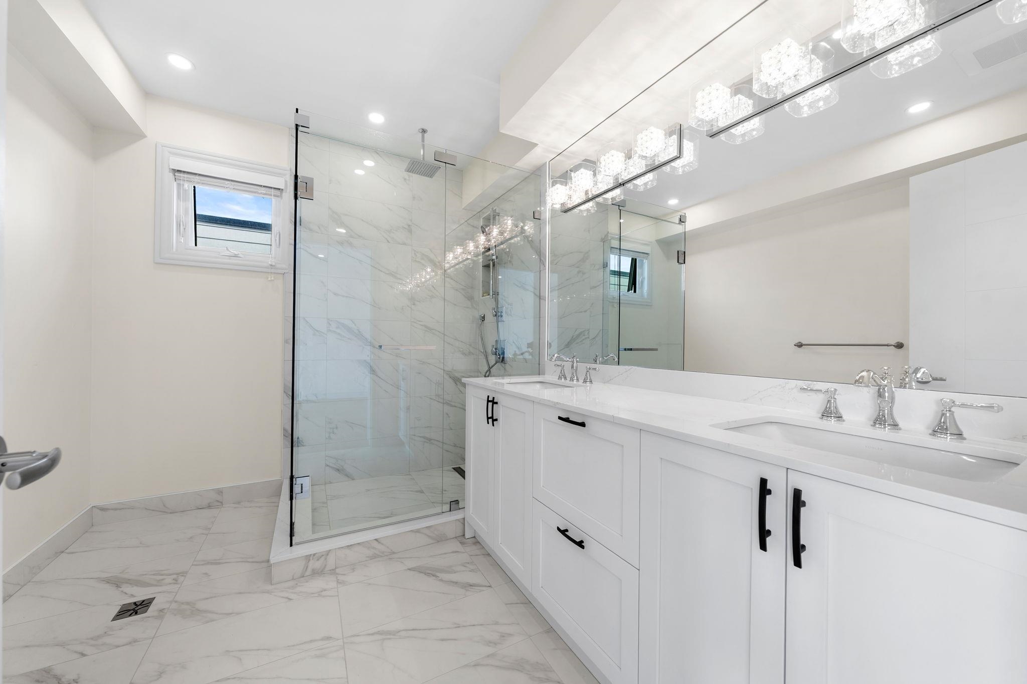  462 14th Street - MLS&reg; # R3122904
