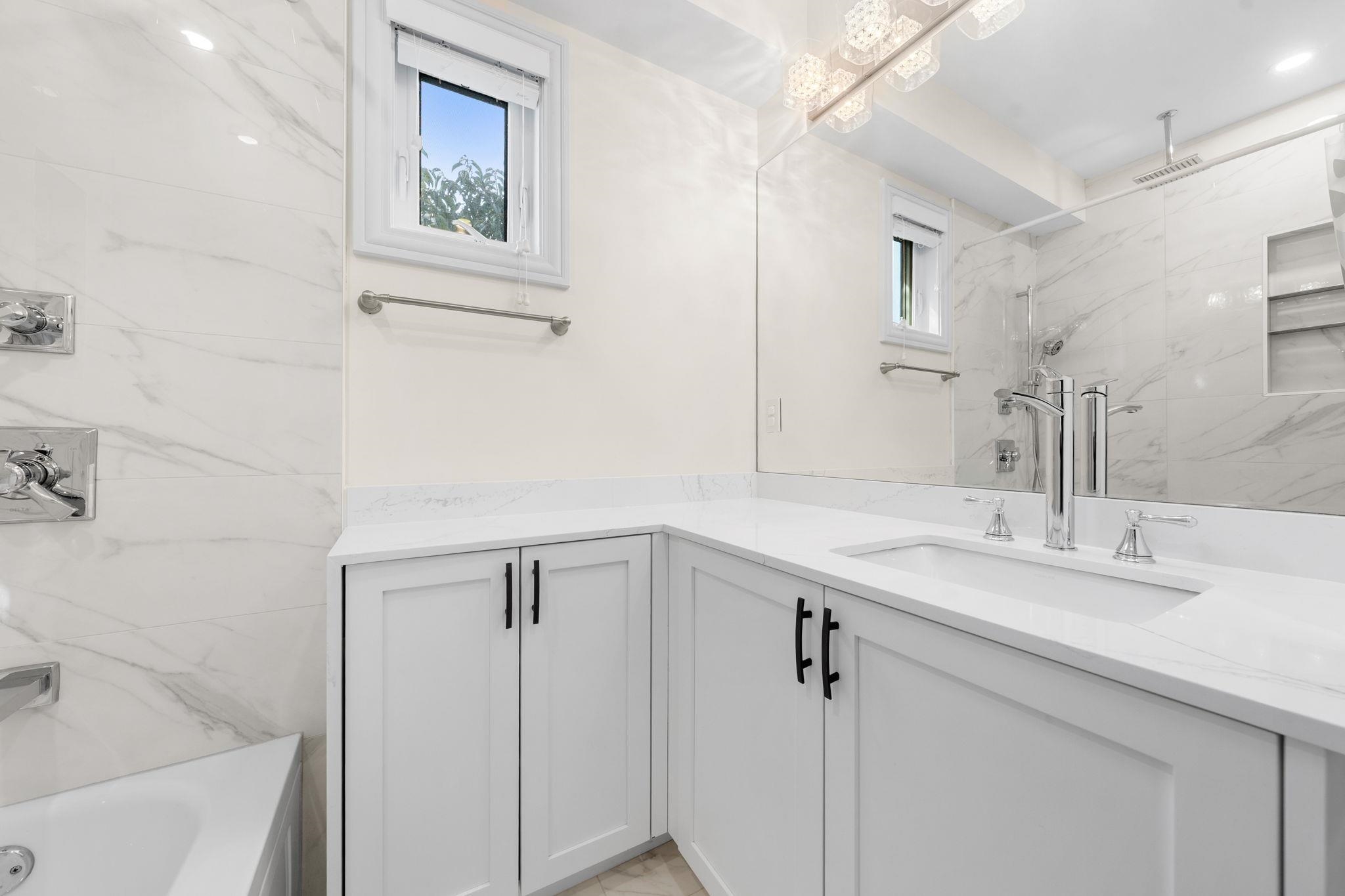  462 14th Street - MLS&reg; # R3122904