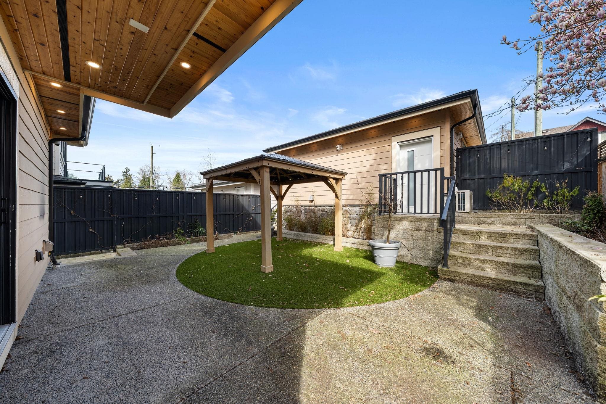  462 14th Street - MLS&reg; # R3122904
