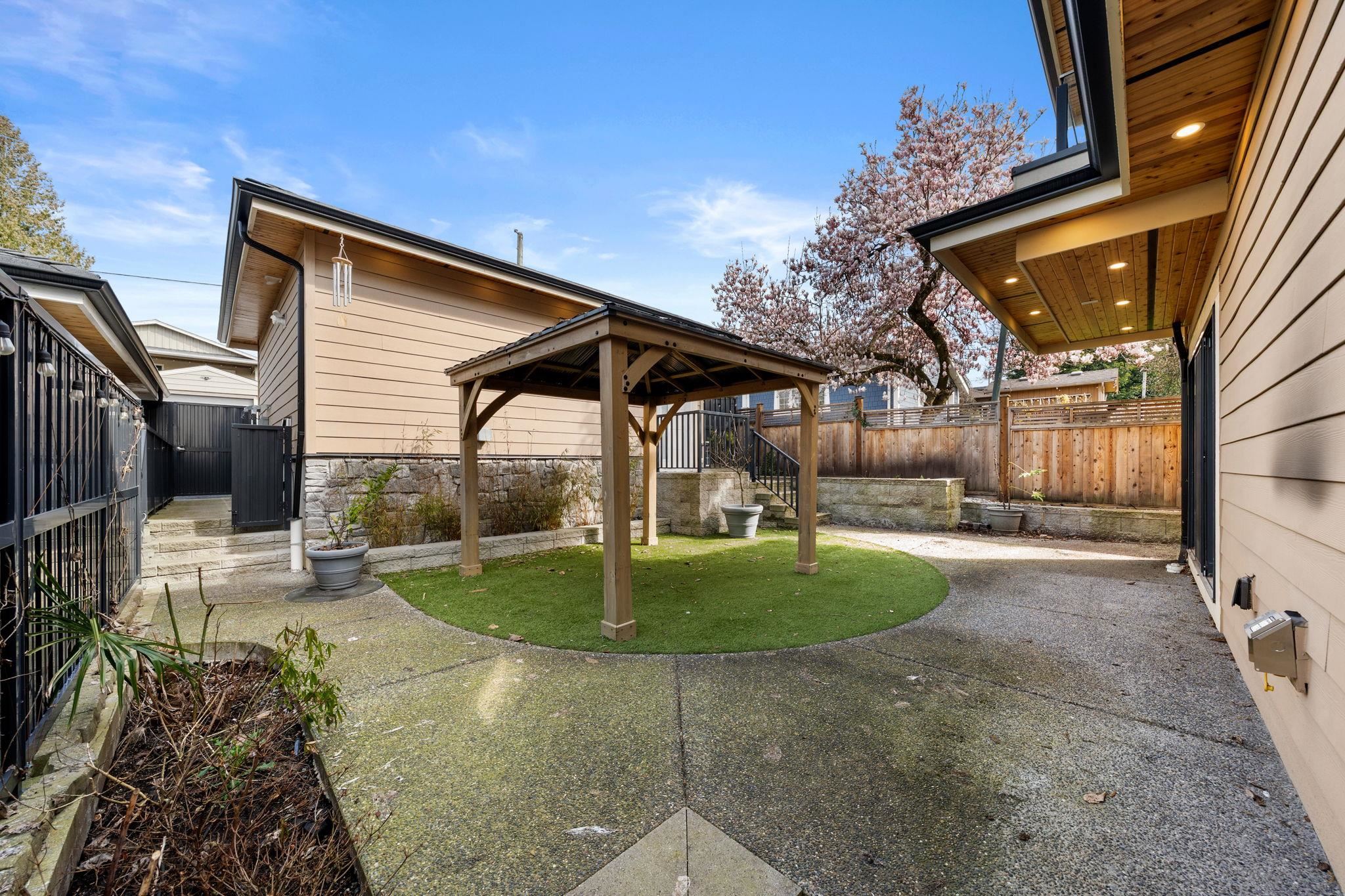  462 14th Street - MLS&reg; # R3122904