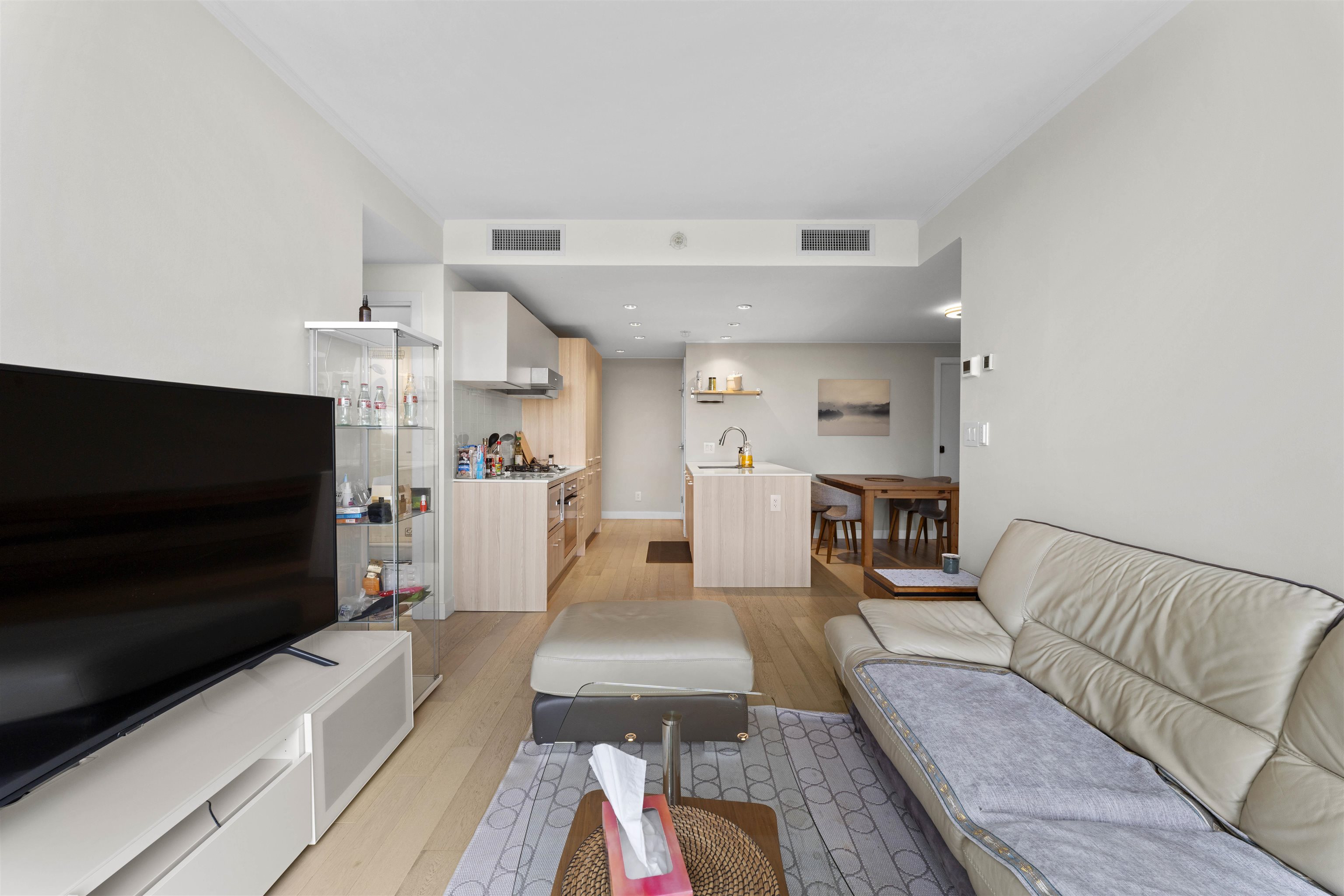 806 2221 30th Avenue - MLS&reg; # R3122990