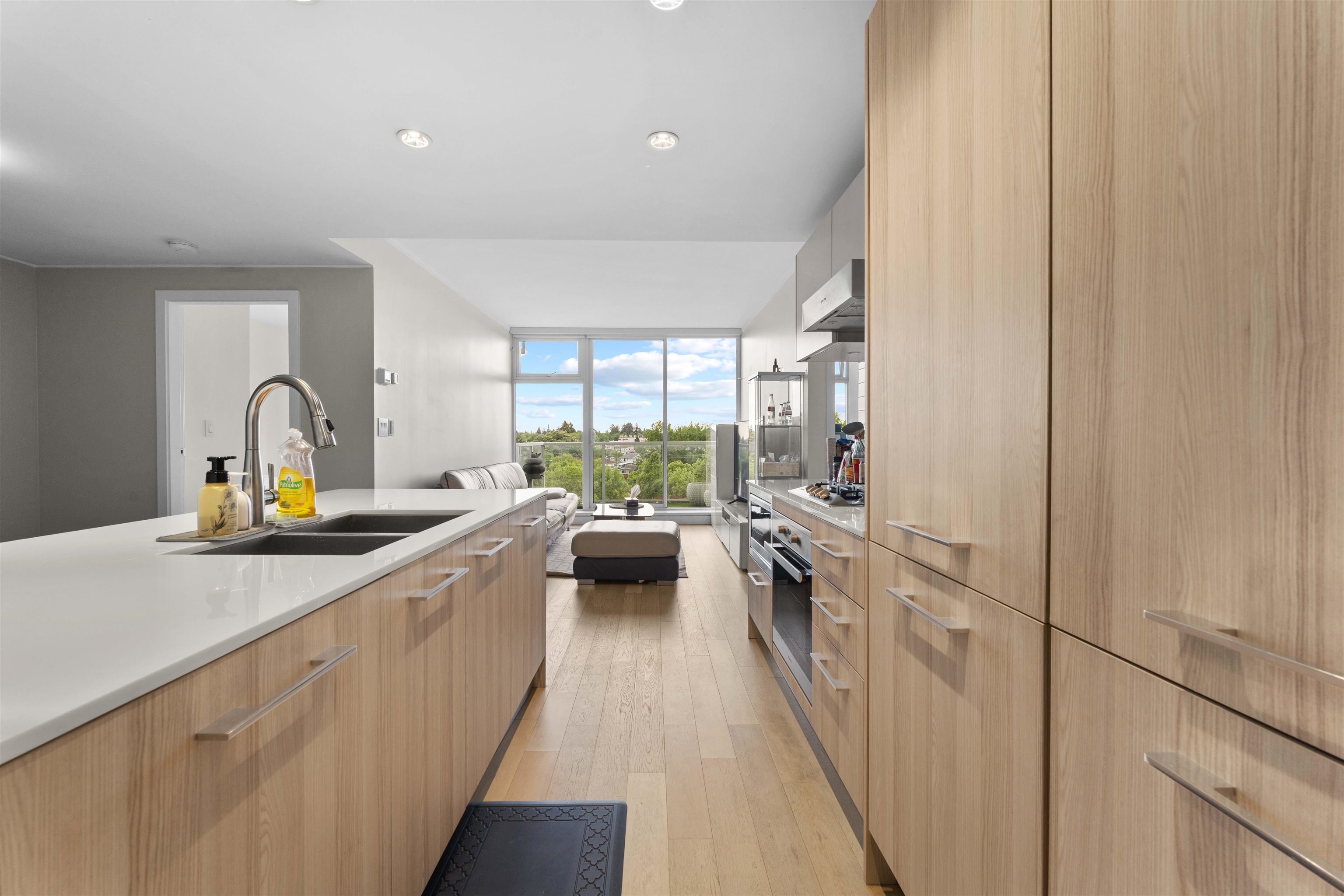 806 2221 30th Avenue - MLS&reg; # R3122990