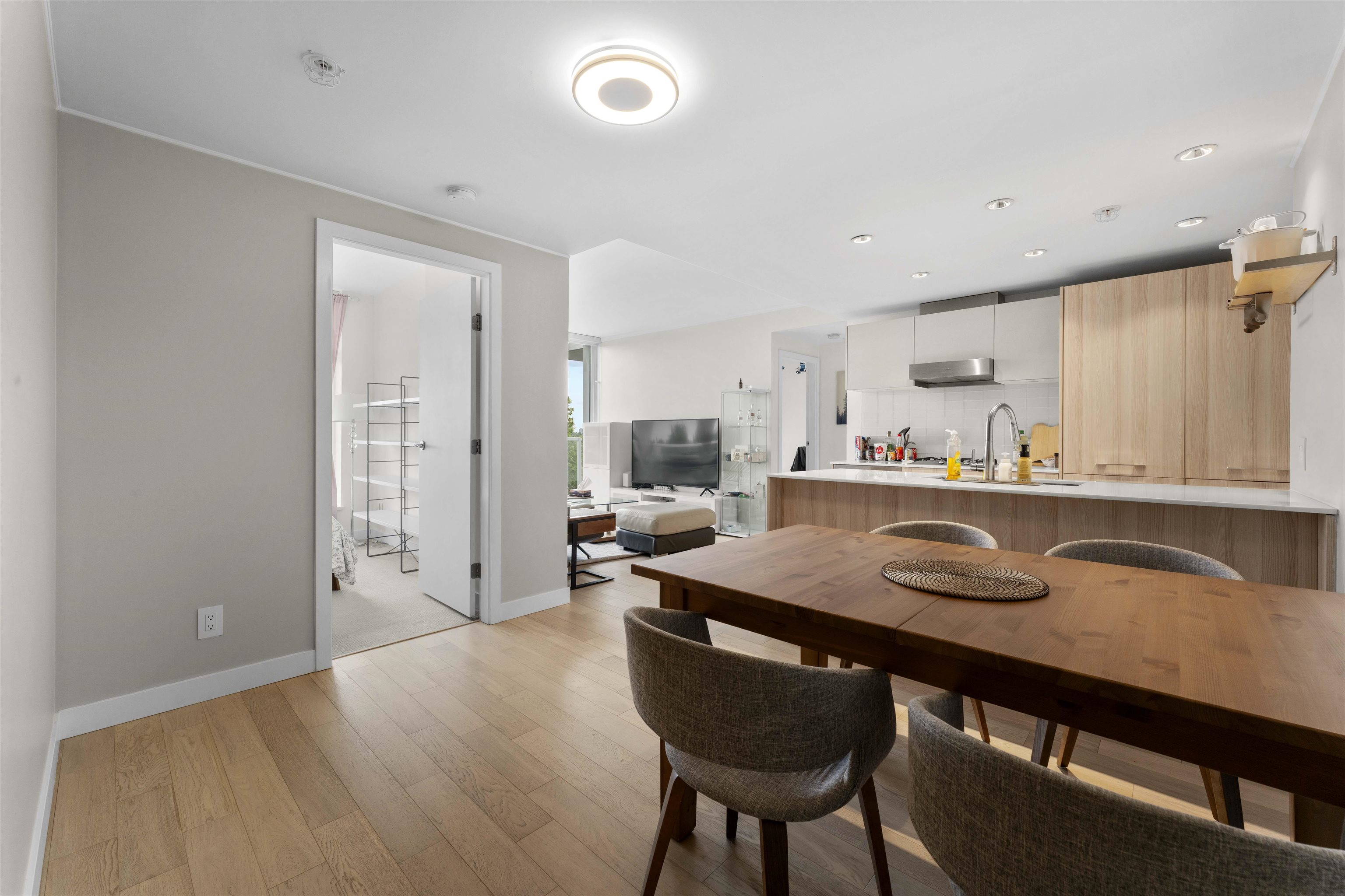 806 2221 30th Avenue - MLS&reg; # R3122990