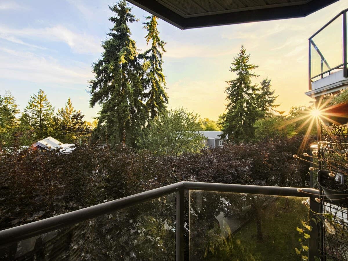 202 2250 Marine Drive - MLS&reg; # R3124031