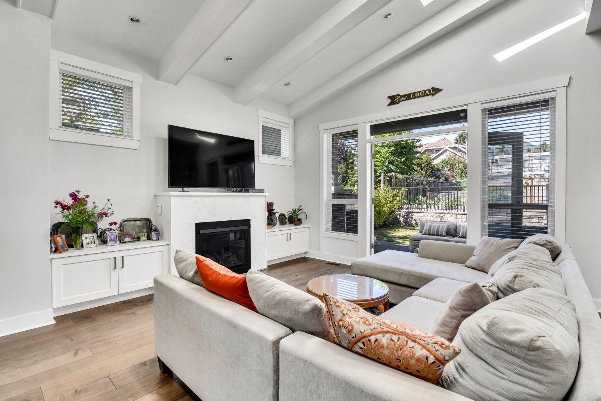  738 13th Street - MLS&reg; # R3125039