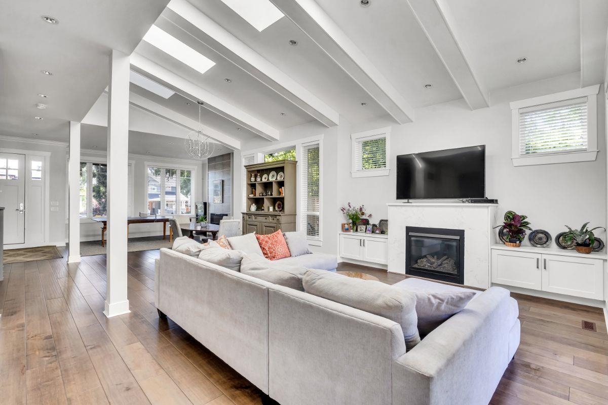  738 13th Street - MLS&reg; # R3125039