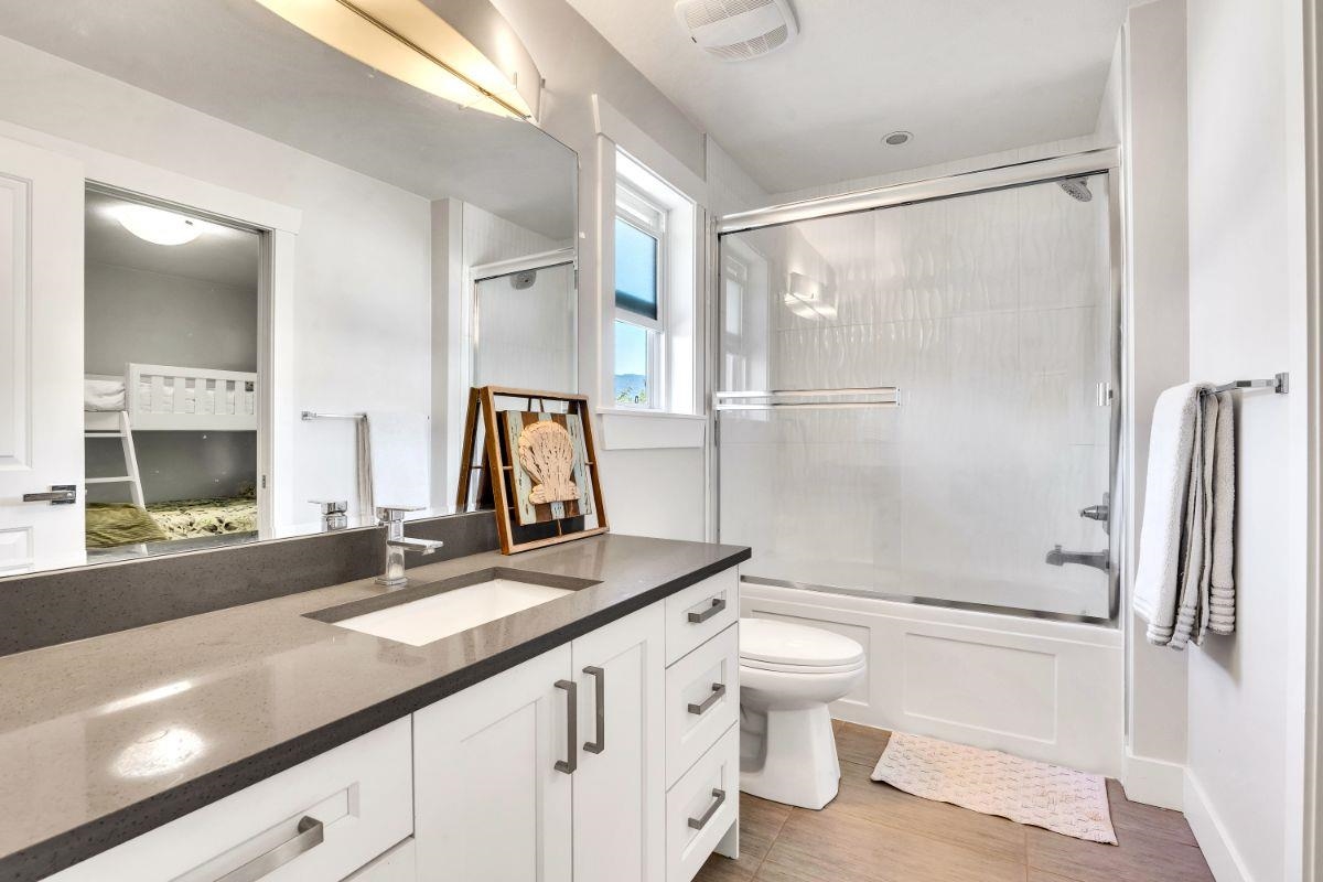  738 13th Street - MLS&reg; # R3125039