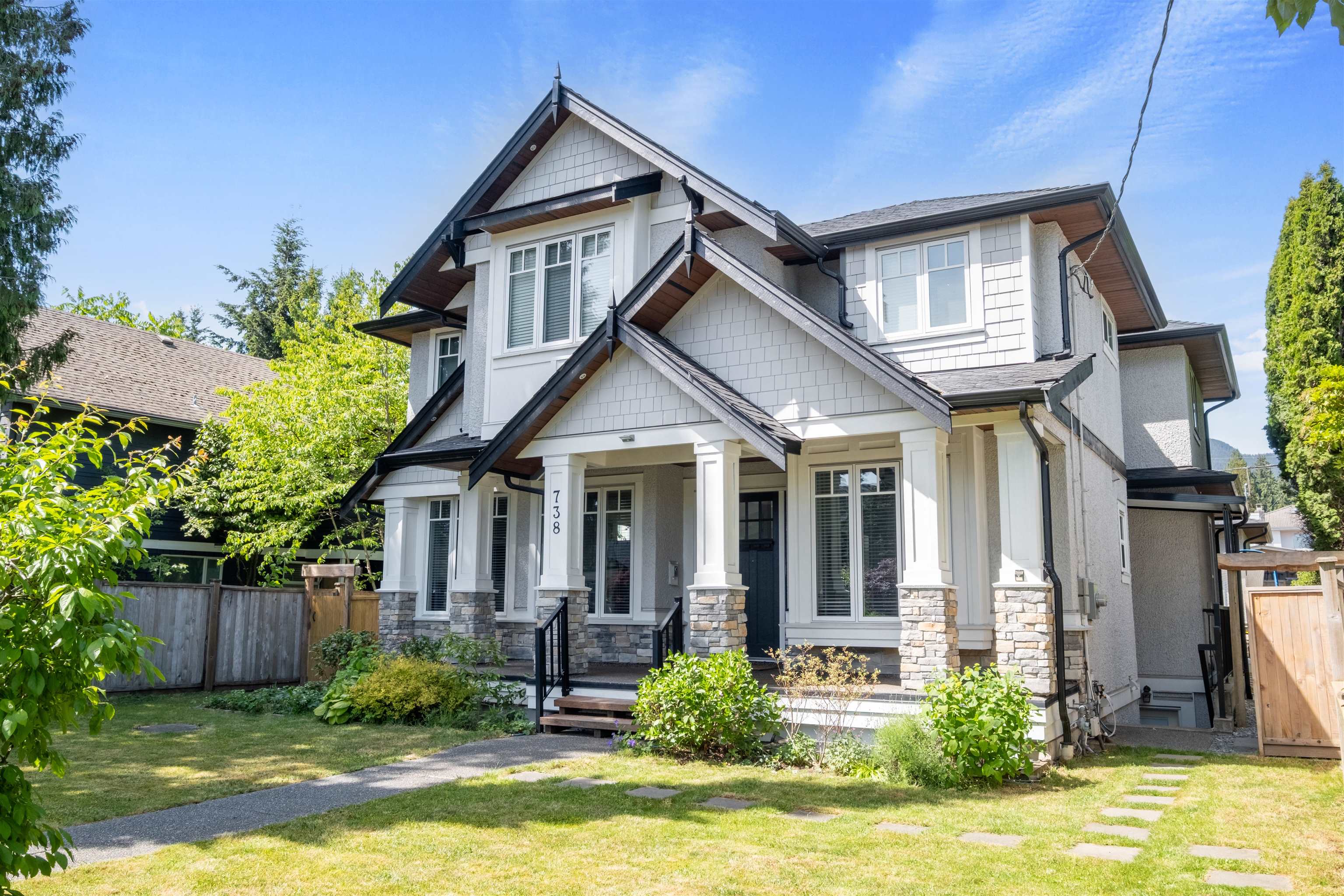 738 13th Street - MLS&reg; # R3125039