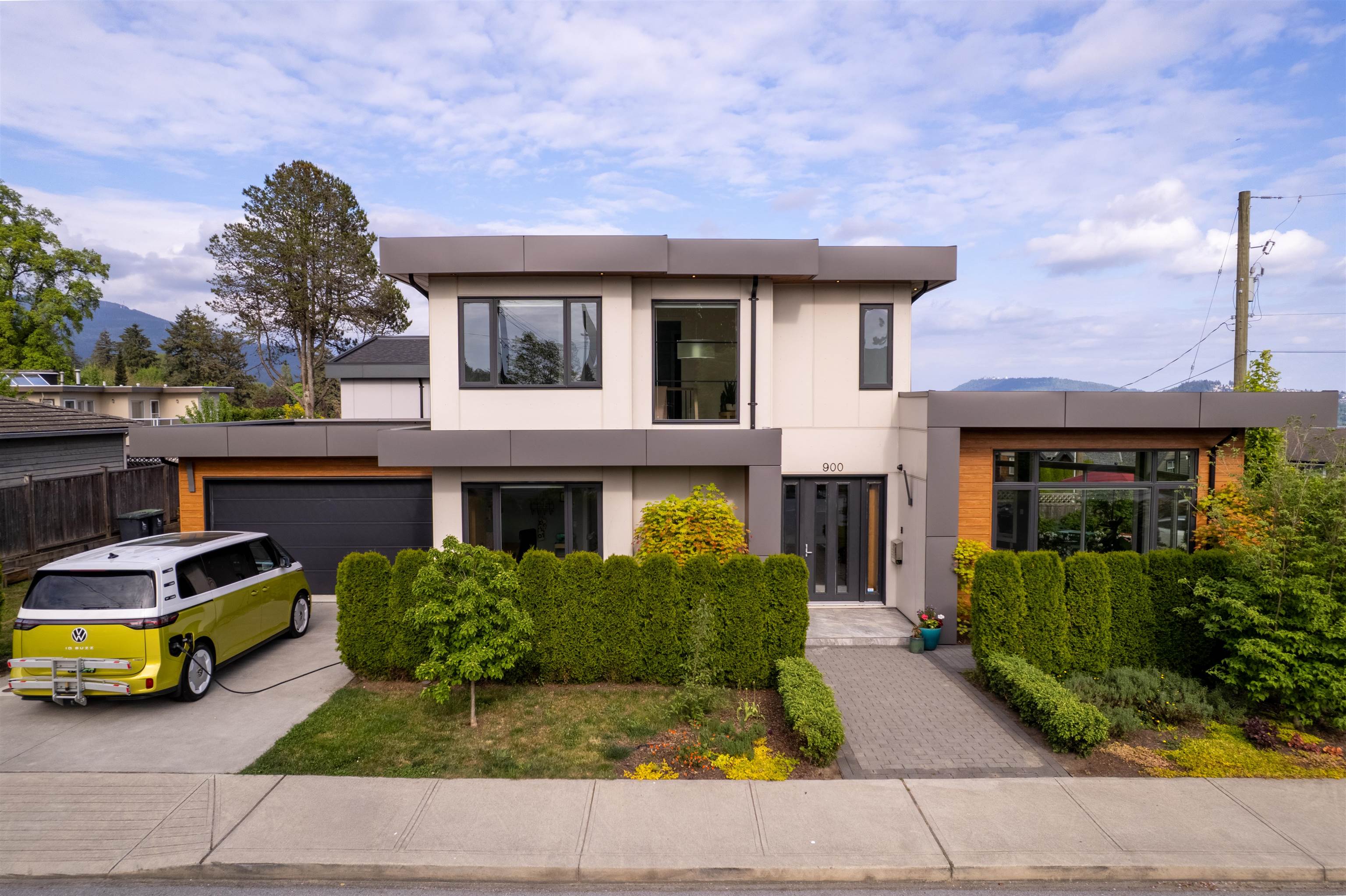  900 Hendry Avenue - MLS&reg; # R3125967