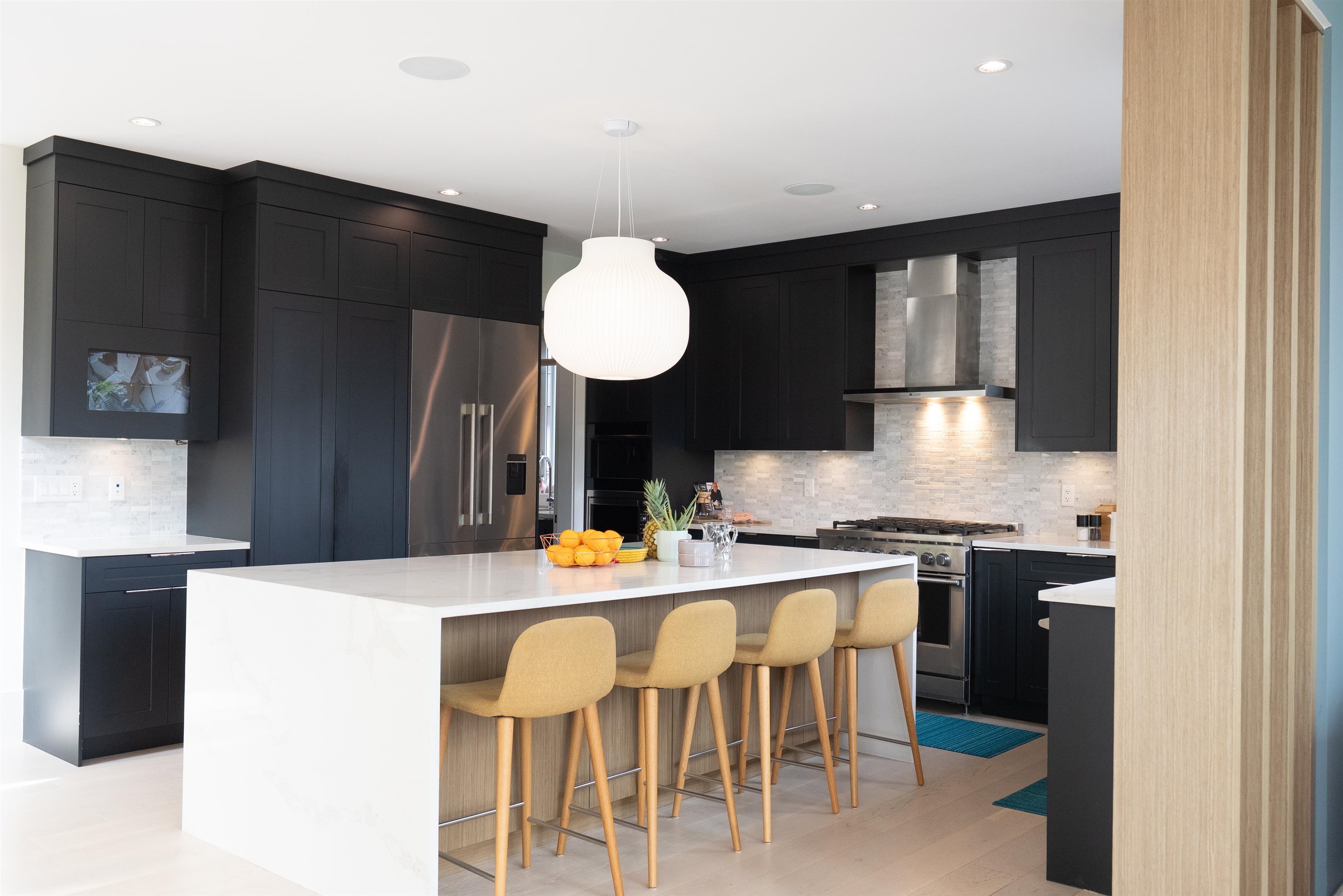 900 Hendry Avenue - MLS&reg; # R3125967