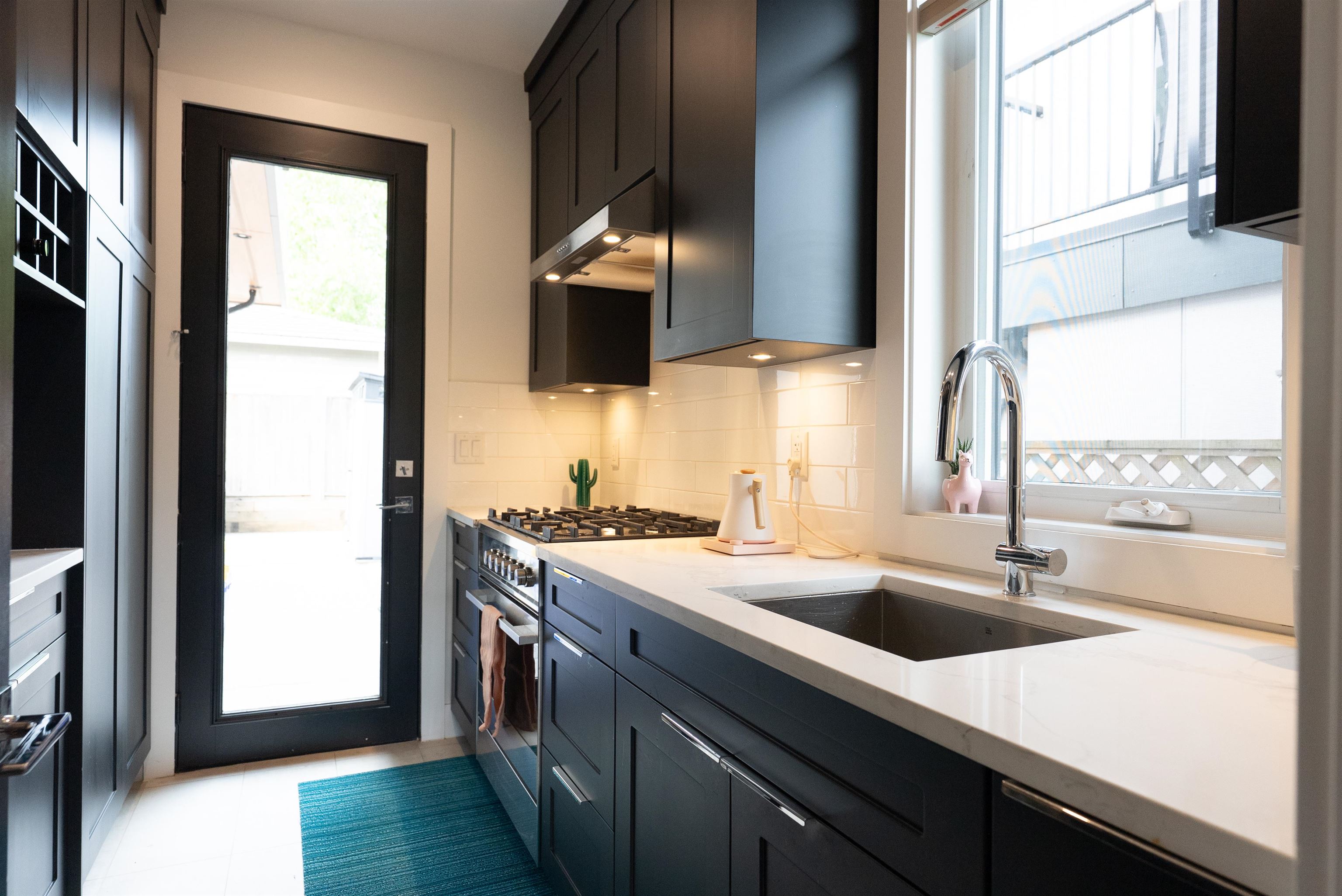  900 Hendry Avenue - MLS&reg; # R3125967