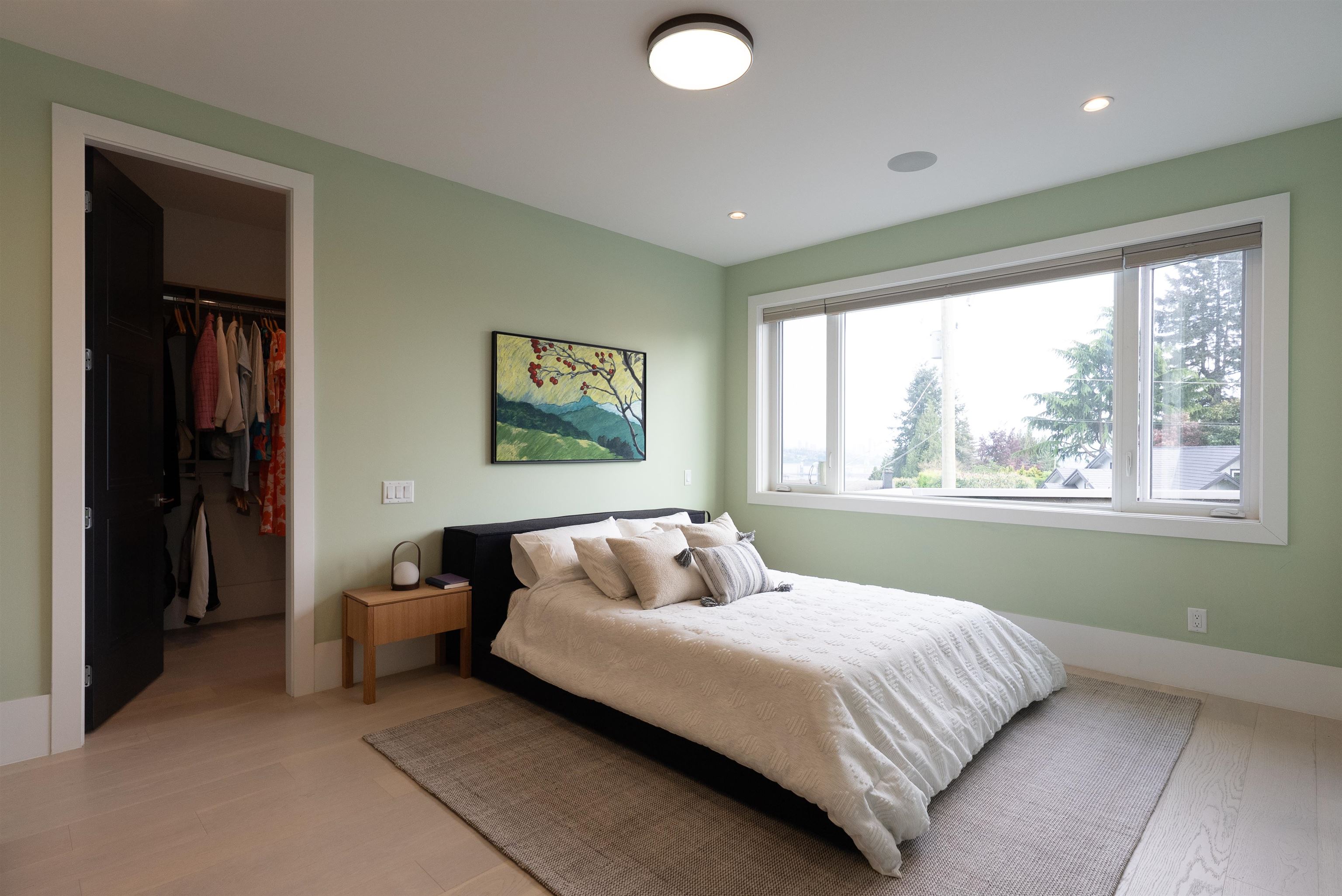  900 Hendry Avenue - MLS&reg; # R3125967