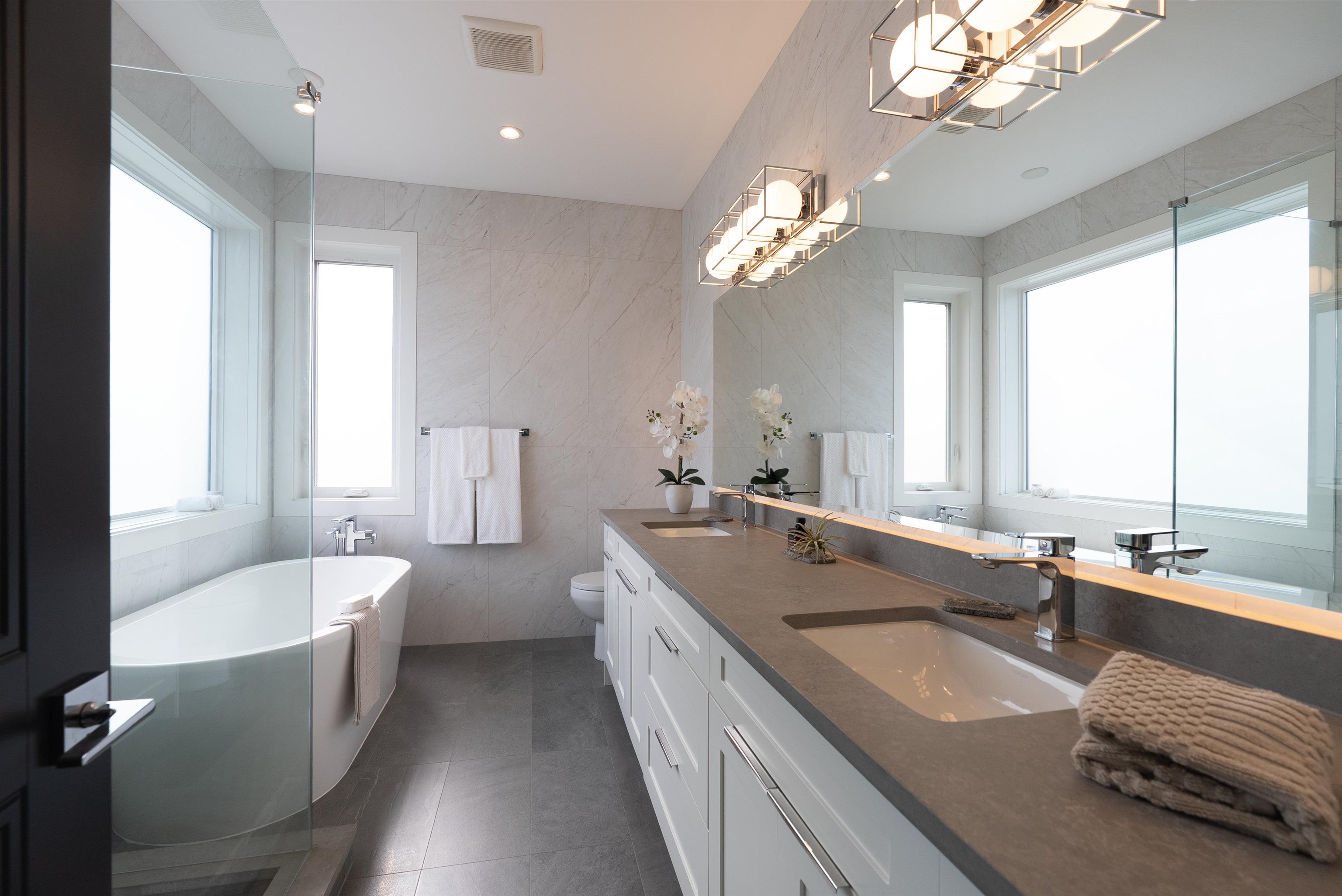 900 Hendry Avenue - MLS&reg; # R3125967
