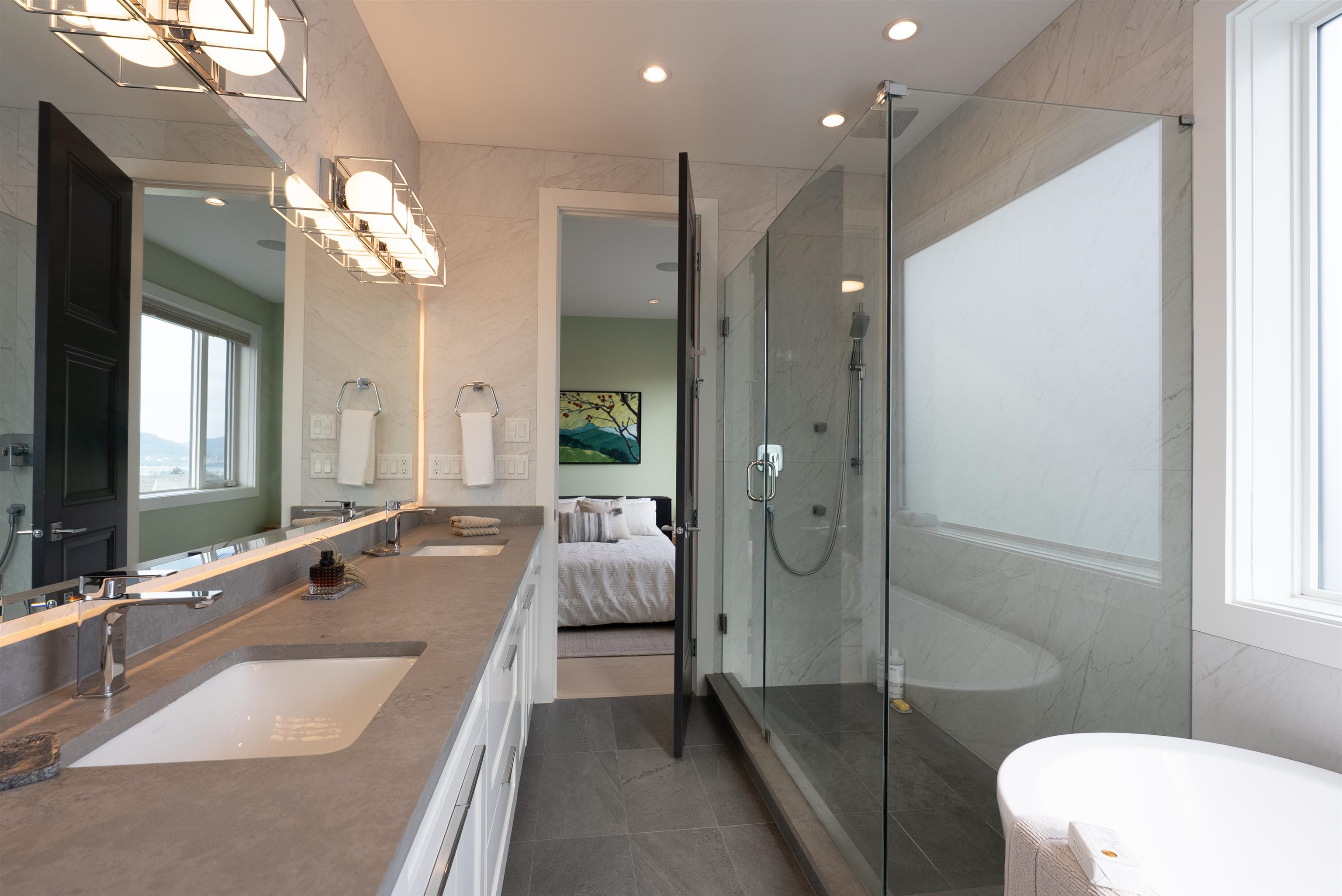  900 Hendry Avenue - MLS&reg; # R3125967