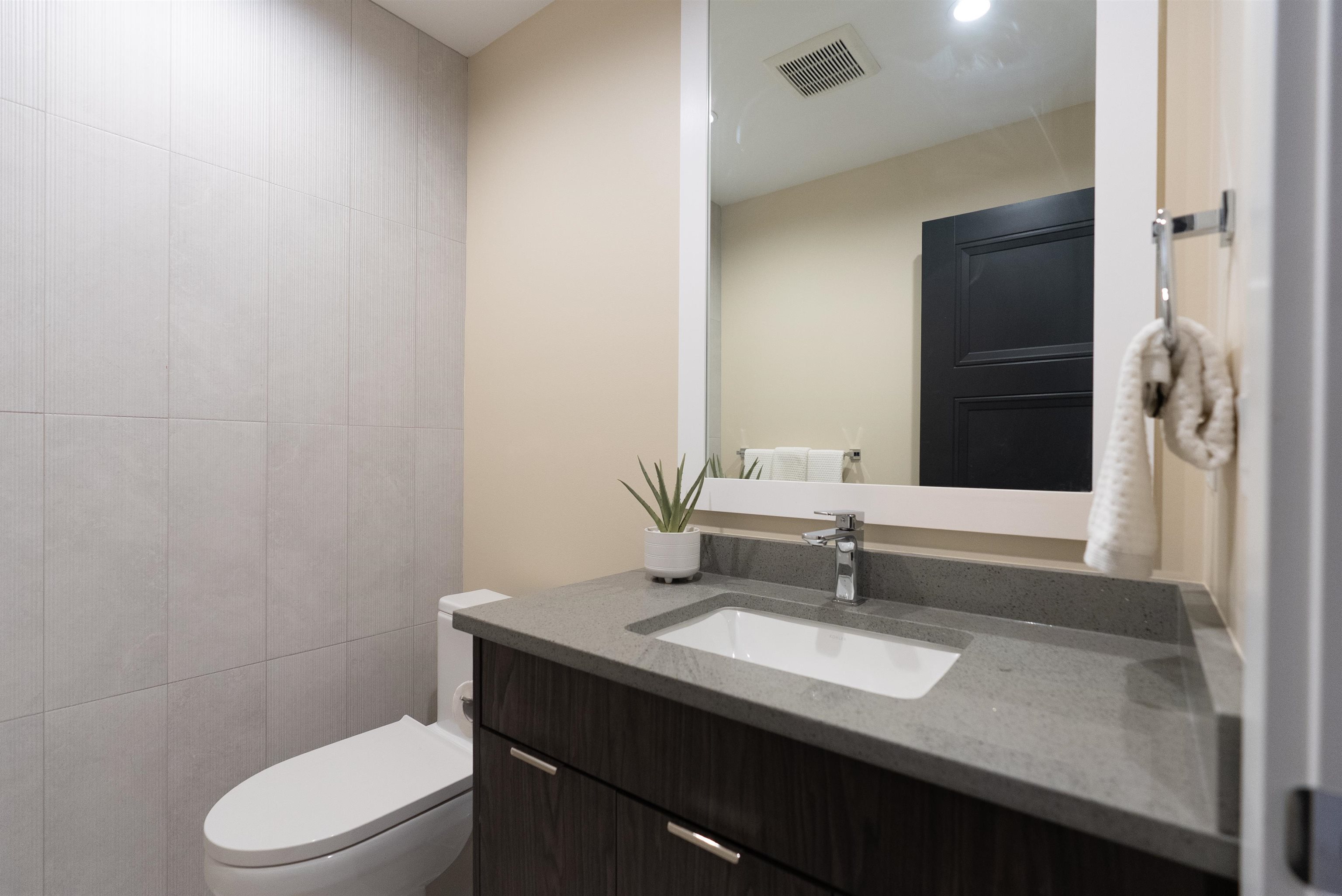  900 Hendry Avenue - MLS&reg; # R3125967