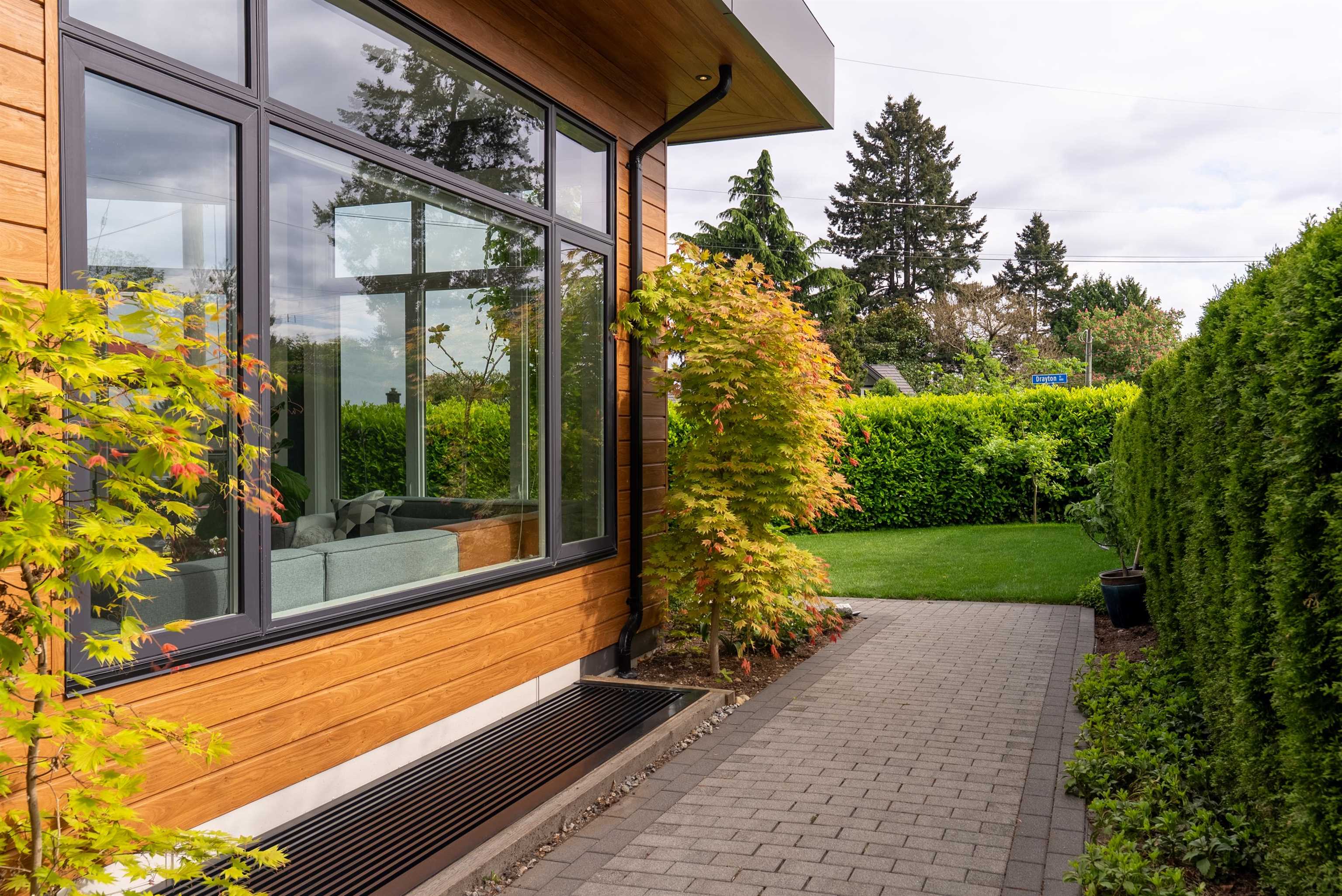  900 Hendry Avenue - MLS&reg; # R3125967
