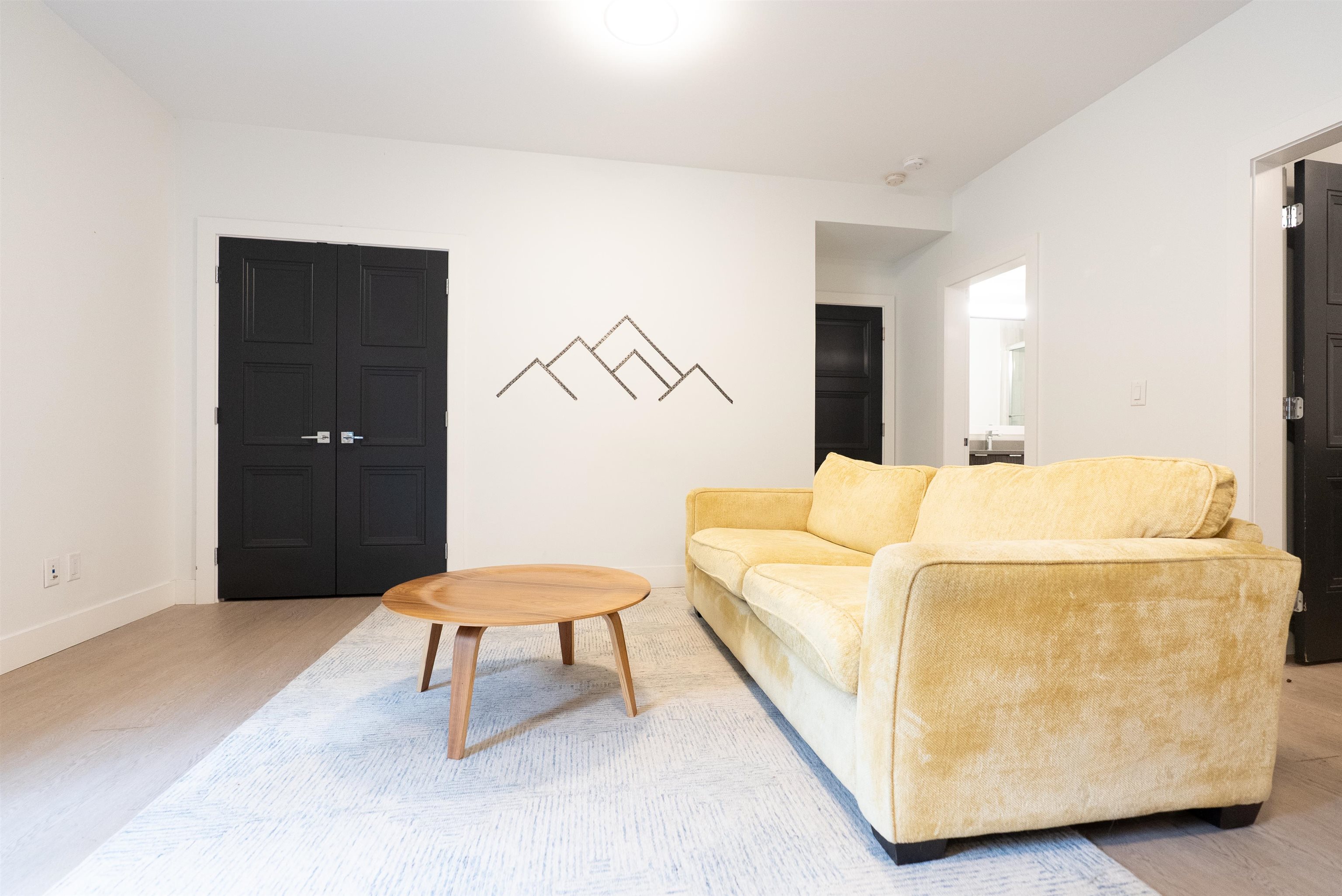  900 Hendry Avenue - MLS&reg; # R3125967