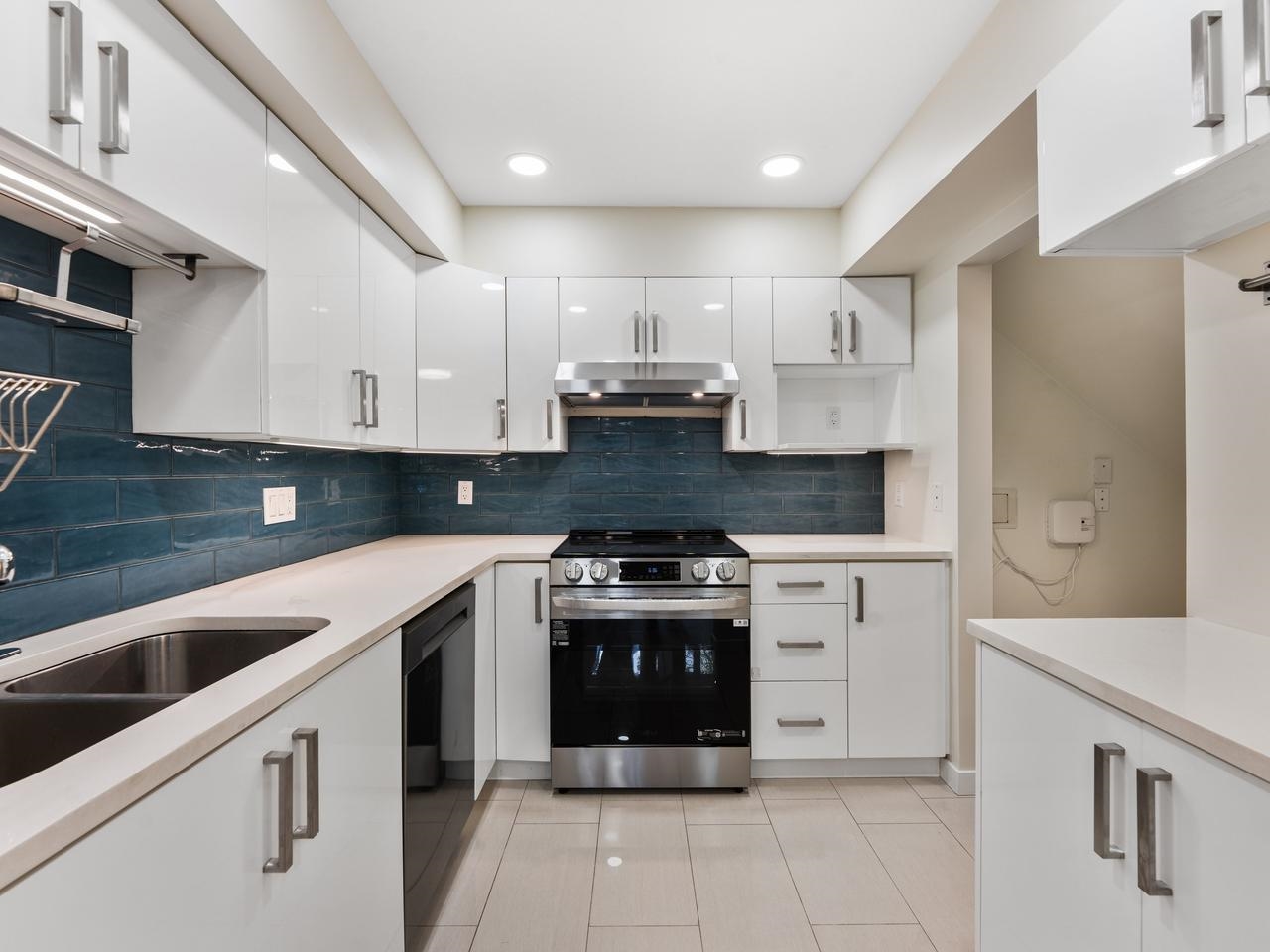  3138 4th Avenue - MLS&reg; # R3127145