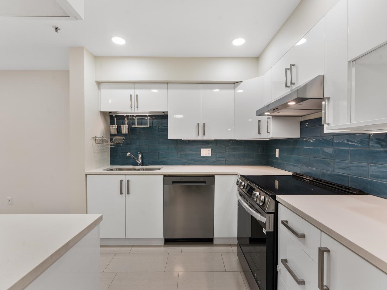  3138 4th Avenue - MLS&reg; # R3127145