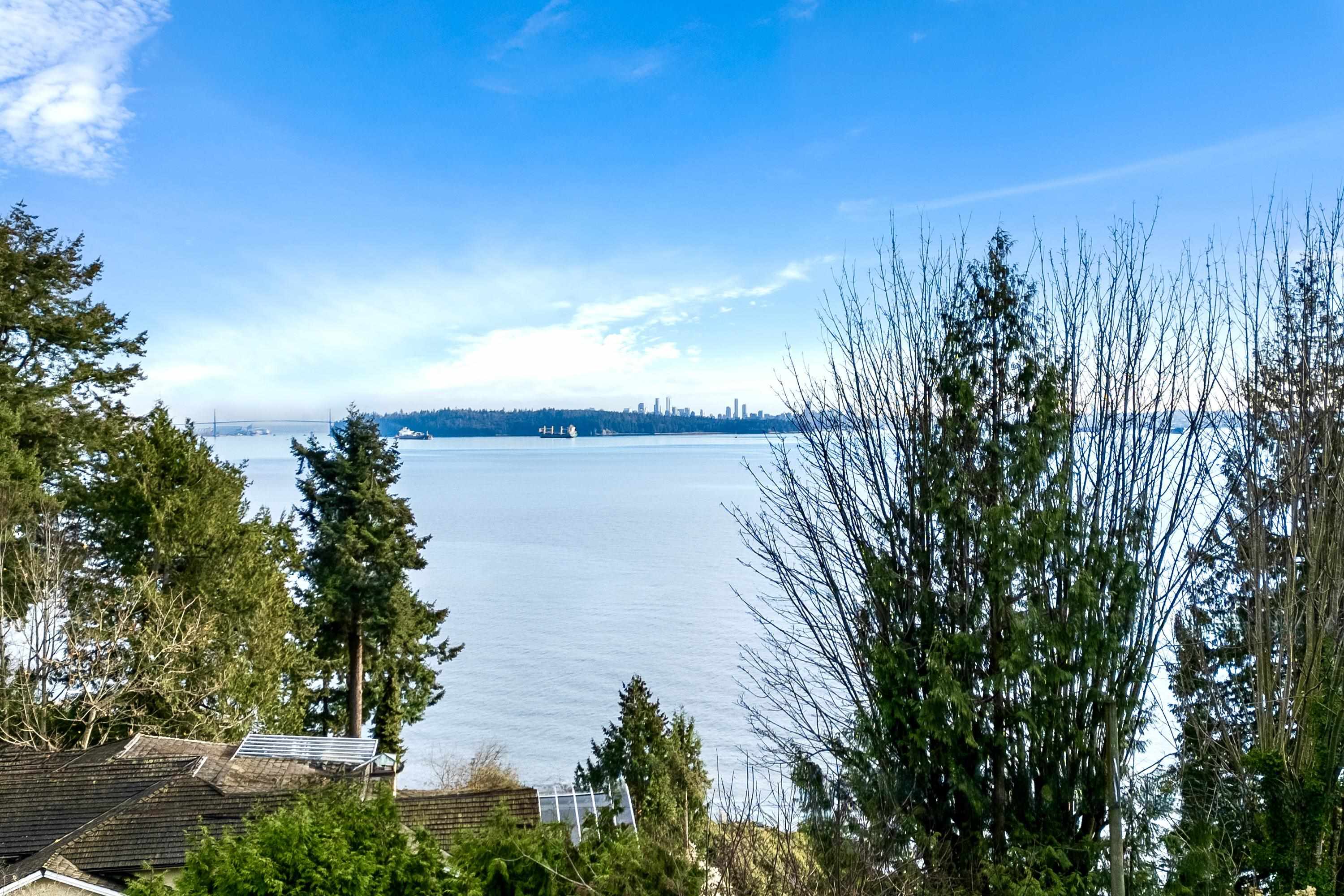  3575 Sunset Lane - MLS&reg; # R3128282