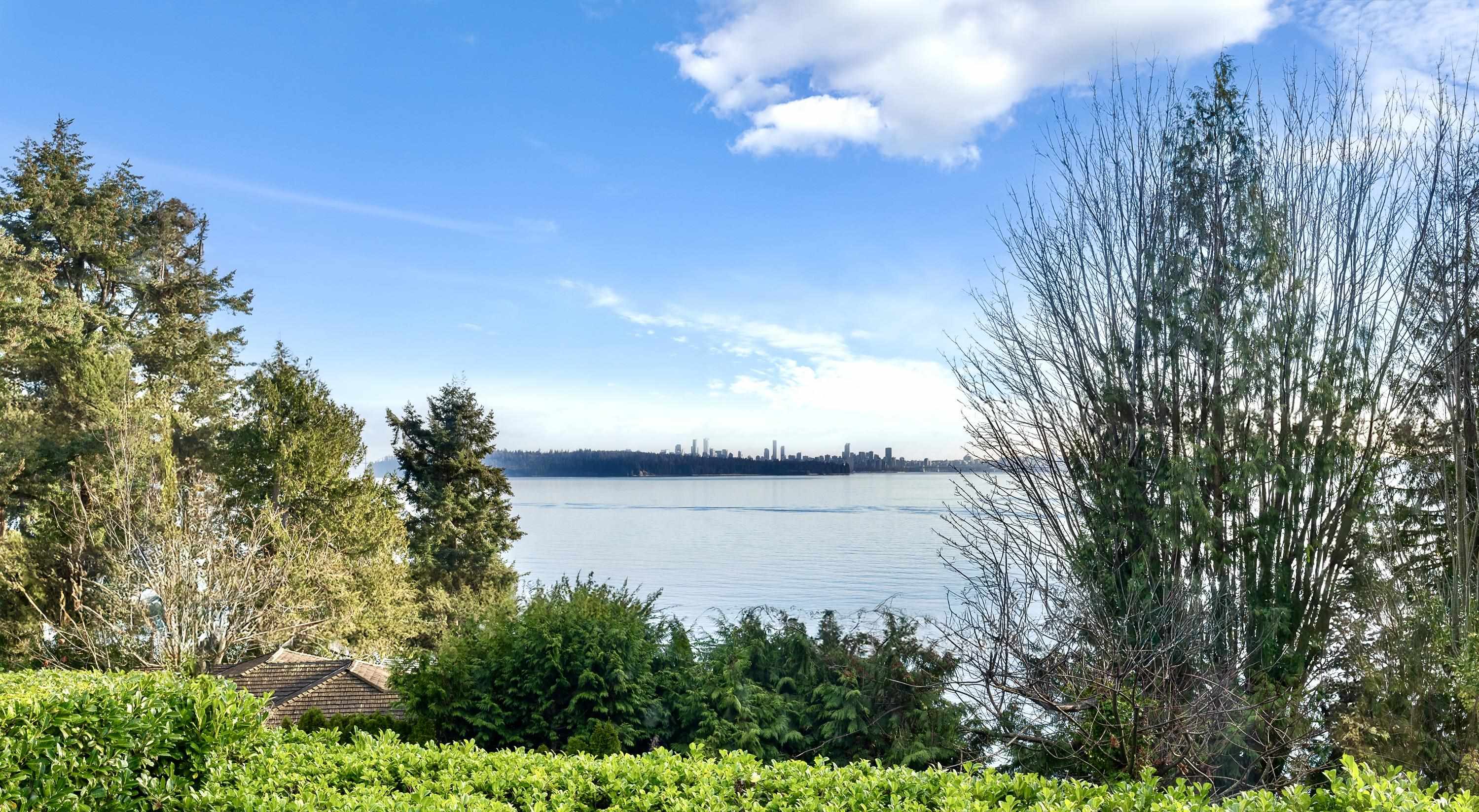  3575 Sunset Lane - MLS&reg; # R3128282