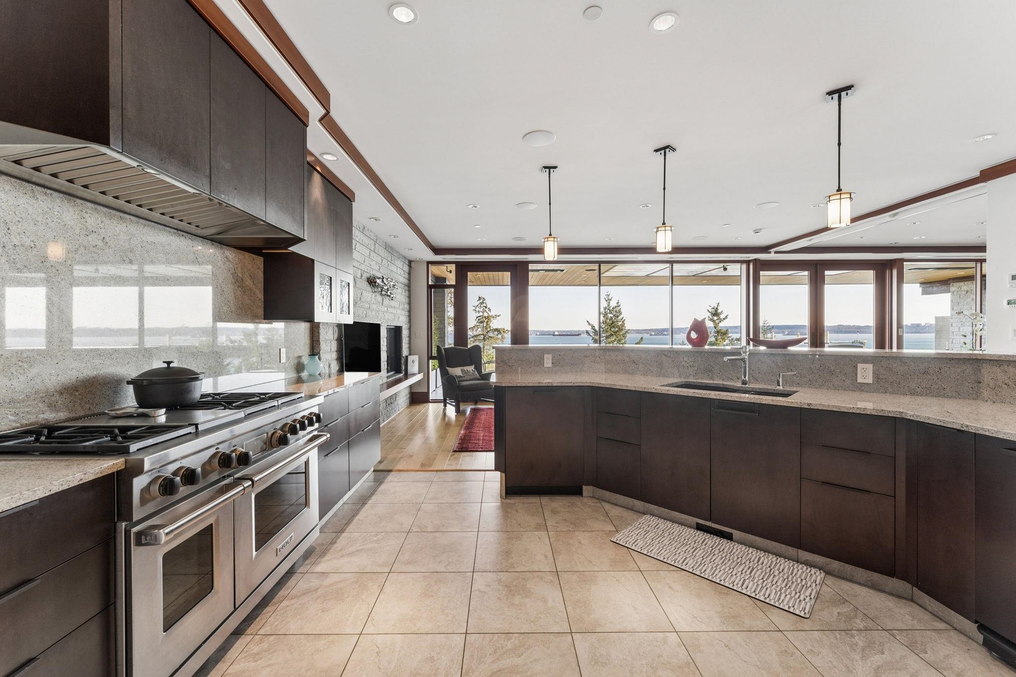  3673 Sunset Lane - MLS&reg; # R3128612