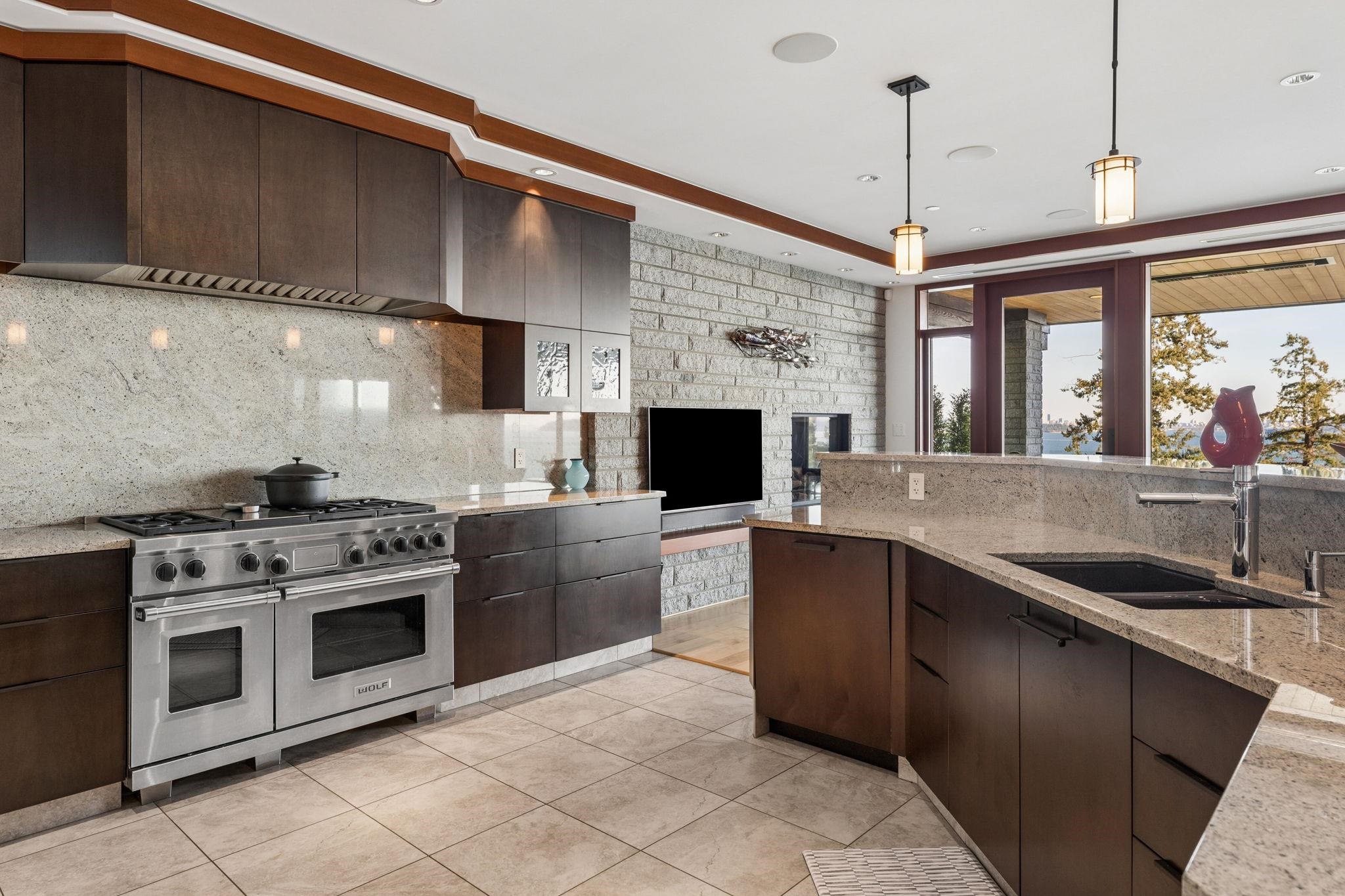  3673 Sunset Lane - MLS&reg; # R3128612