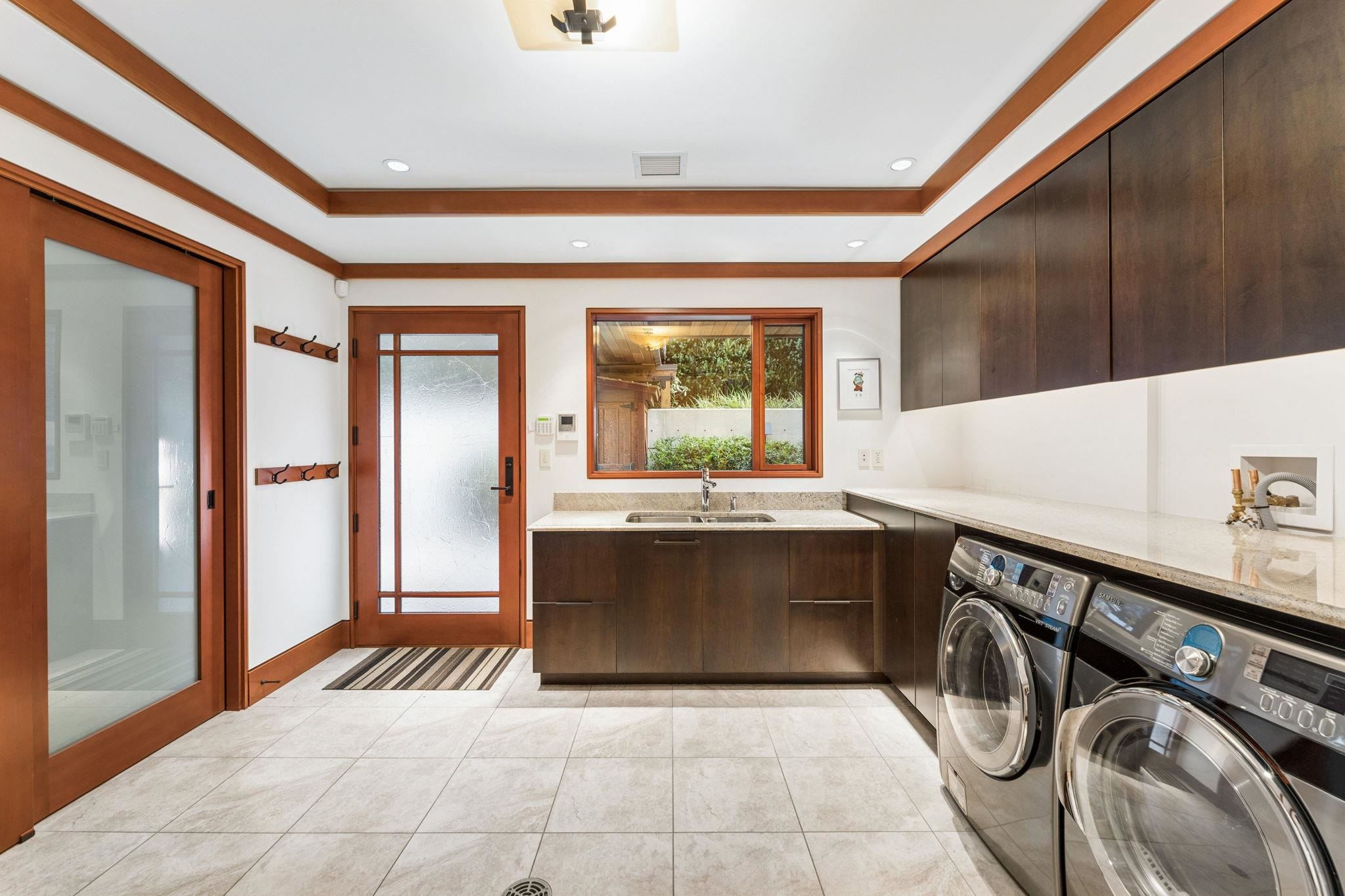  3673 Sunset Lane - MLS&reg; # R3128612