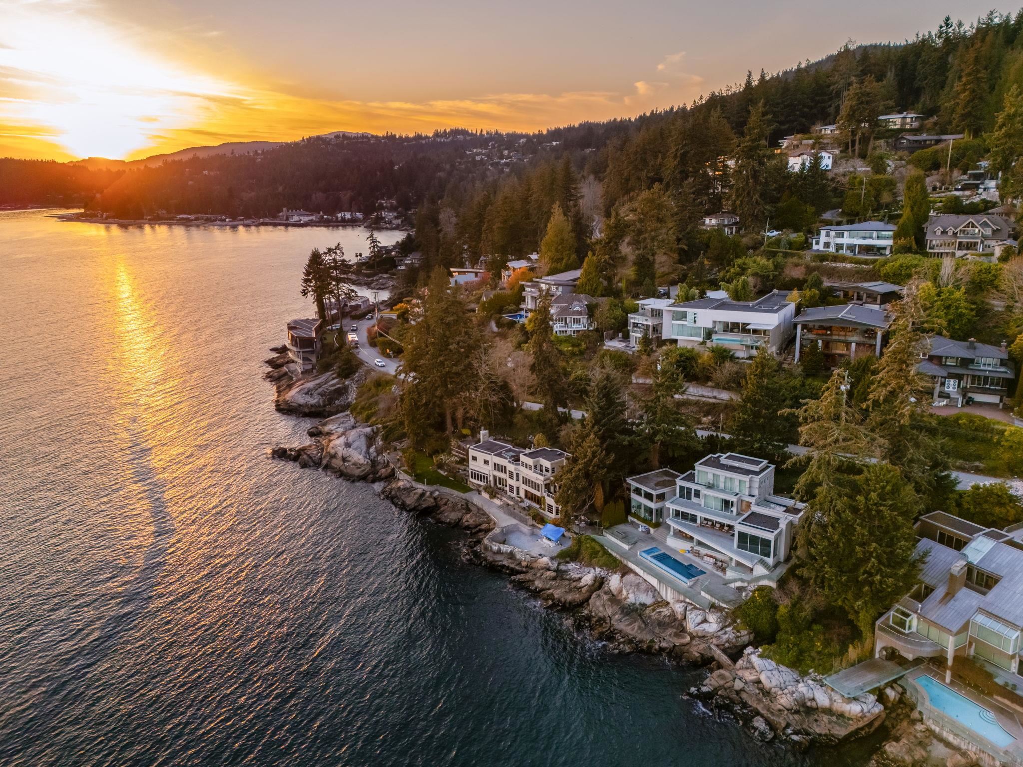  3673 Sunset Lane - MLS&reg; # R3128612
