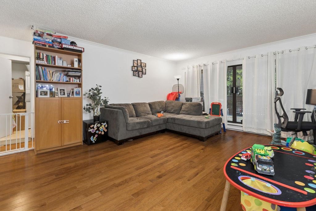 211 444 49th Avenue - MLS&reg; # R3129008